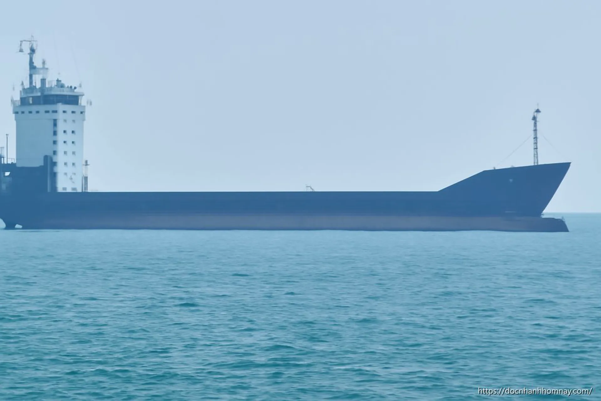 Eo biển Hormuz: Cuộc sống trở lại nhưng không dễ dàng