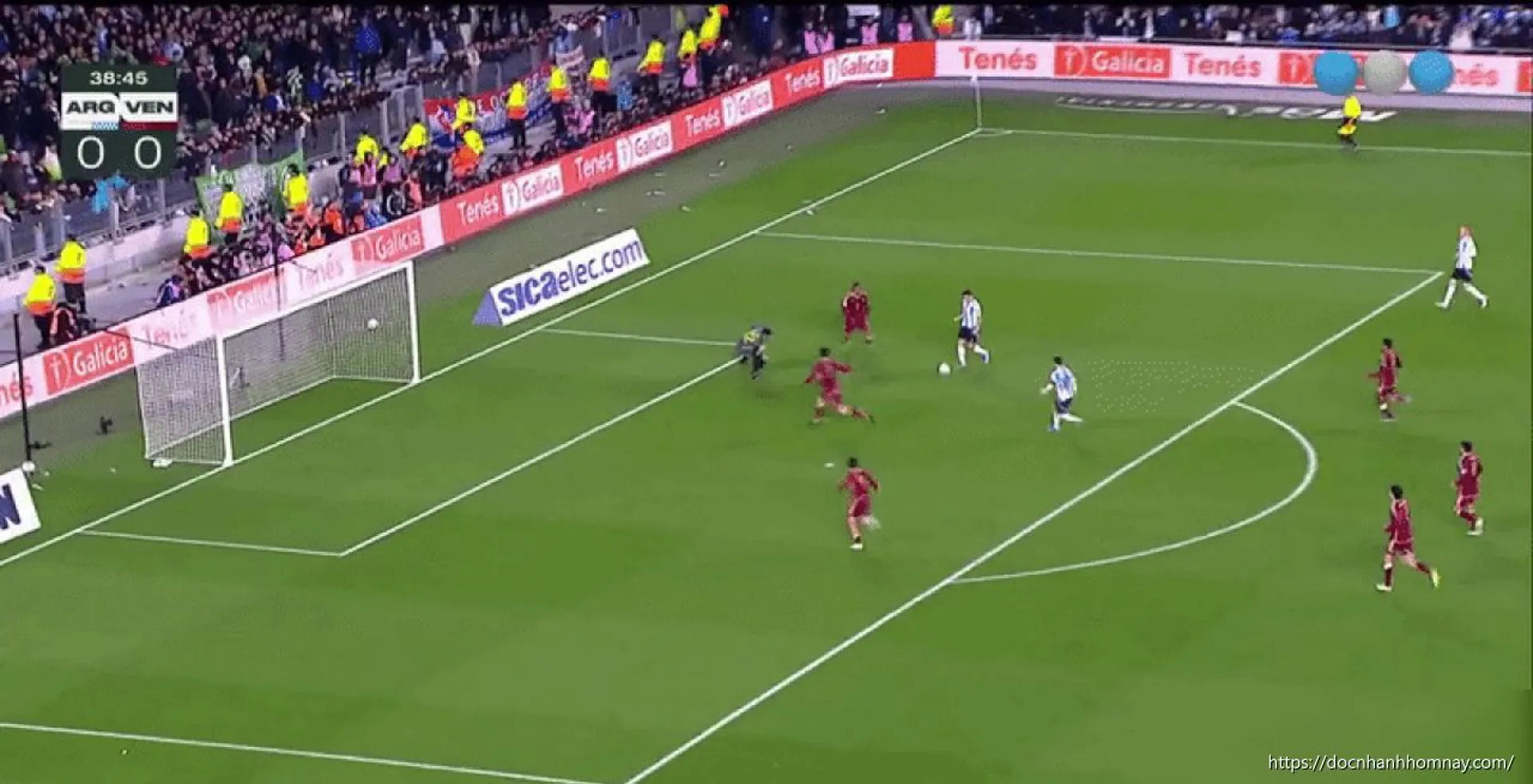 Messi lập cú đúp, Argentina giành vé sớm vào vòng knock-out World Cup