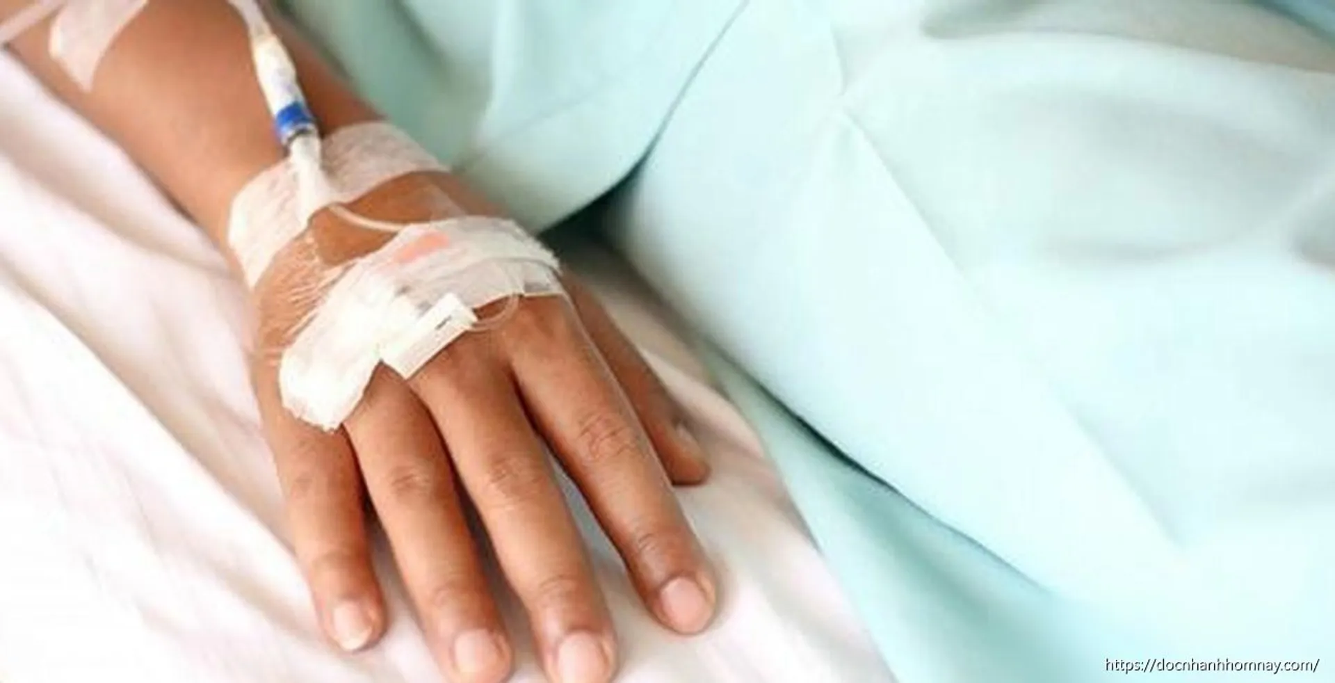 Lén cho con ăn xôi trước giờ mổ vì sợ 'đuối sức', bé 10 tuổi suýt nguy kịch