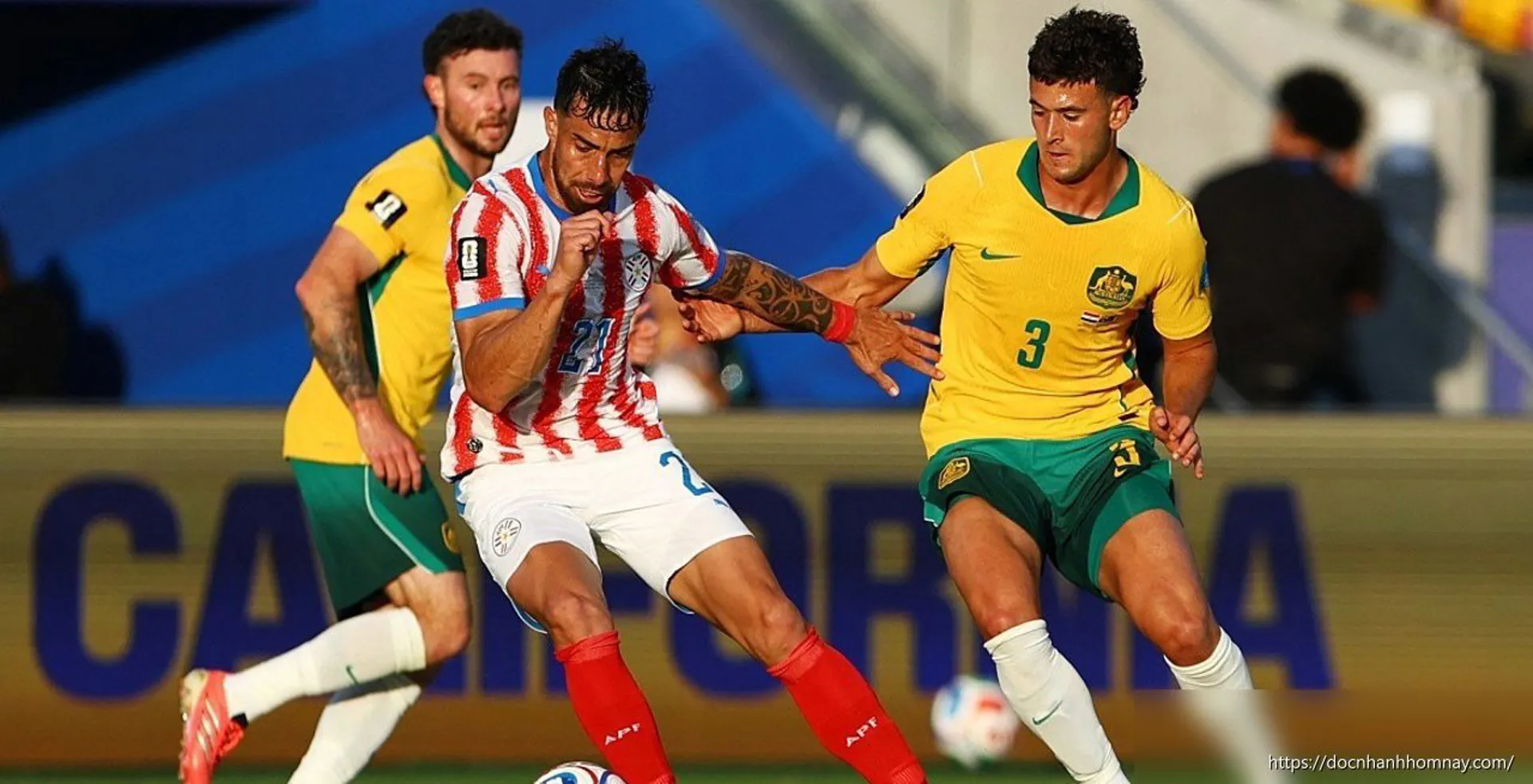 Australia và Paraguay dắt tay nhau đi tiếp ở World Cup
