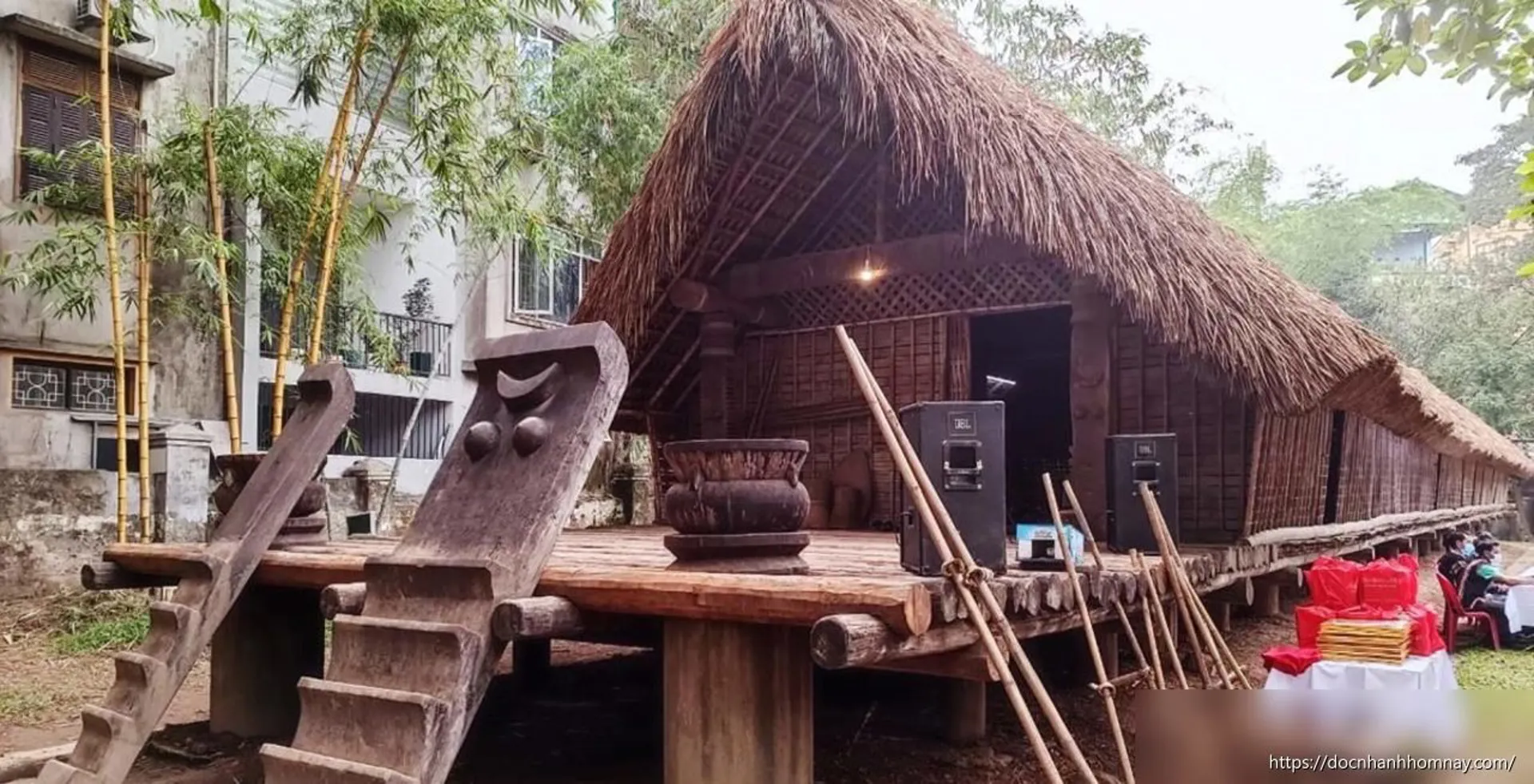 'Cuốn gia phả' viết bằng gỗ, tre, nứa của đồng bào Ê Đê