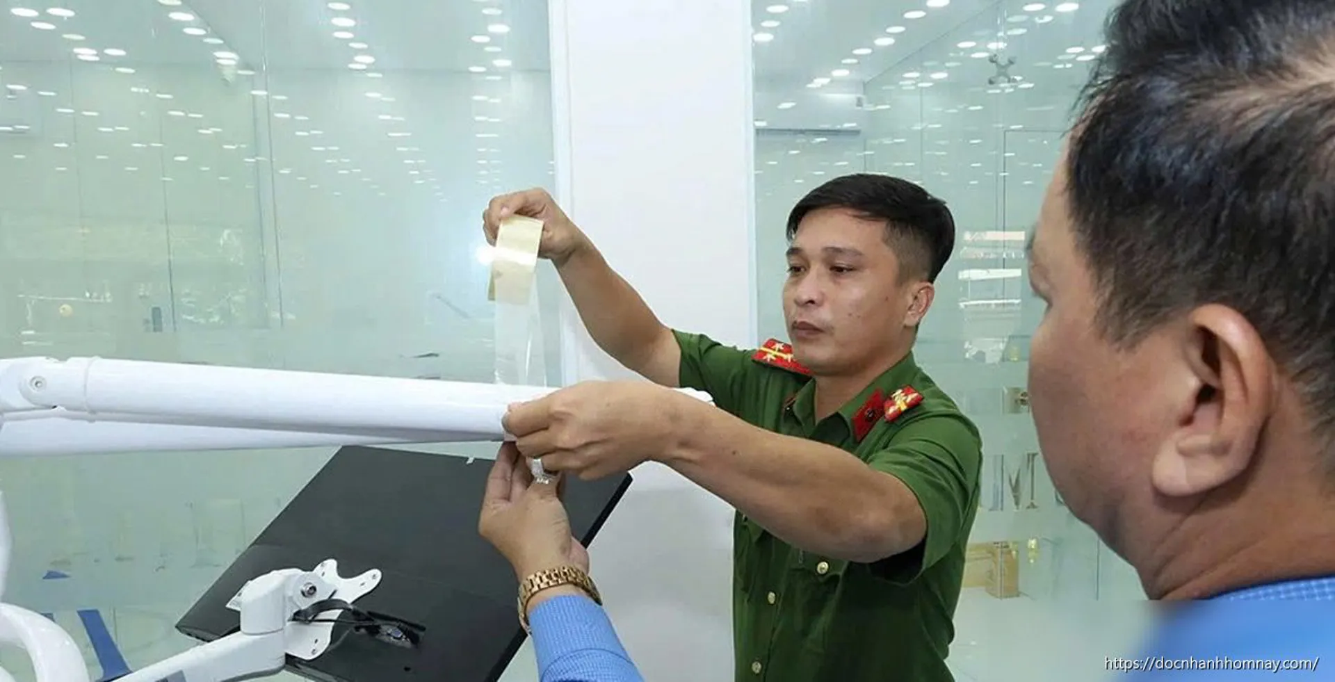 Phát hiện loạt nha khoa 'ma' tại Cần Thơ: Nhân viên không chứng chỉ, máy móc không rõ nguồn gốc