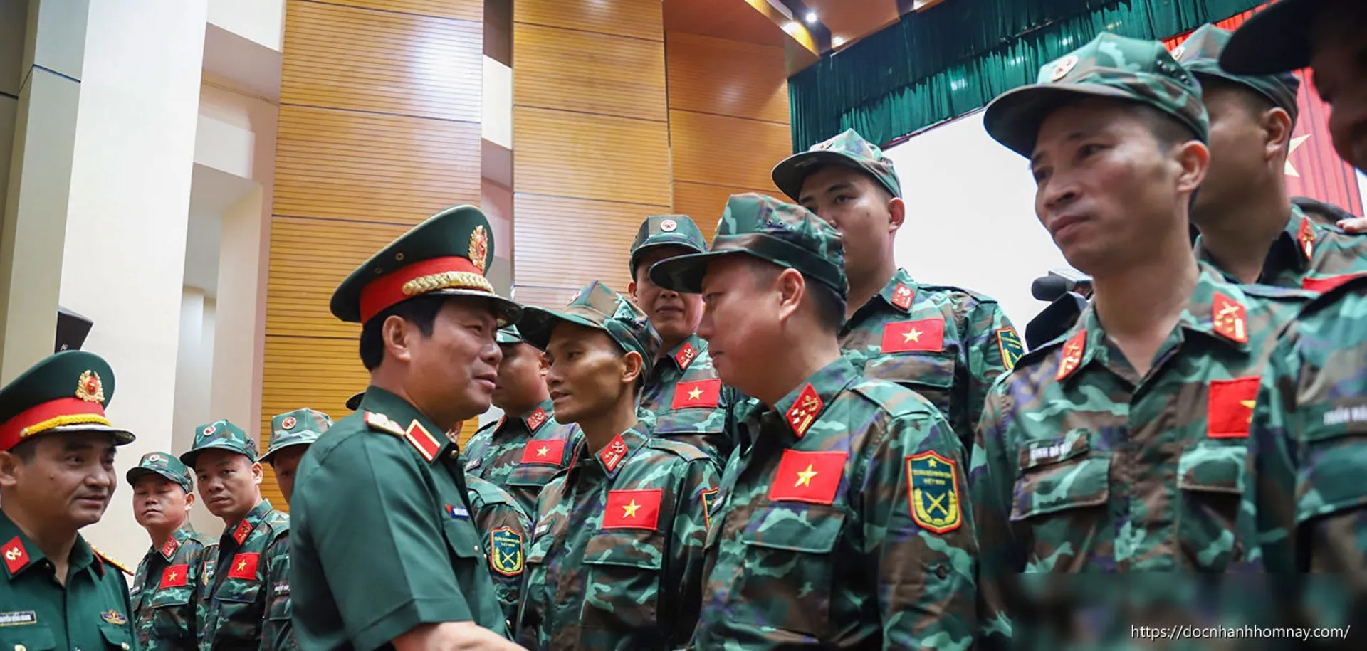 Đại tướng Nguyễn Tân Cương động viên 82 chiến sĩ lên đường cứu hộ Venezuela