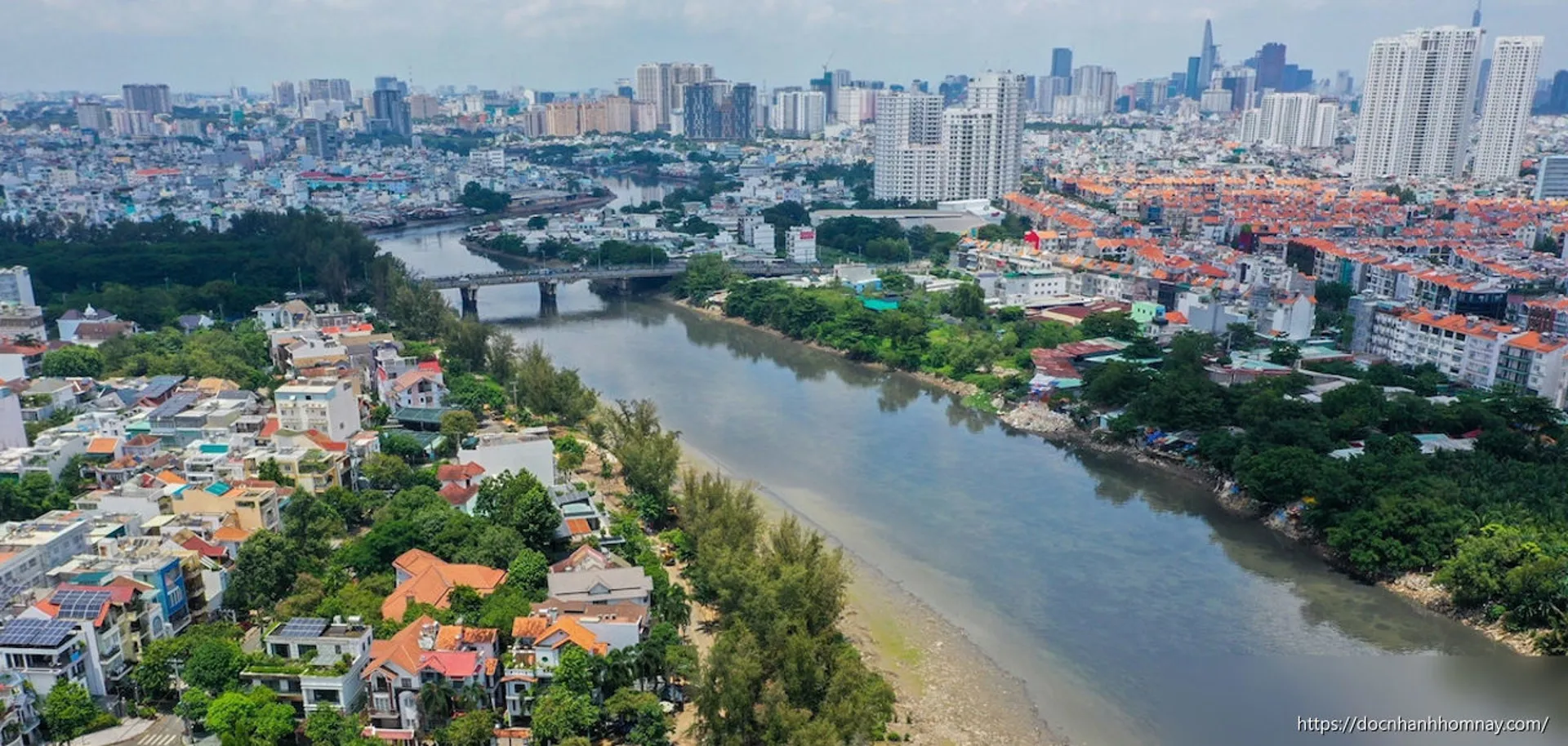 20 phút vào trung tâm TPHCM: Giá căn hộ khu Tây và khu Đông chênh nhau tới 3 lần