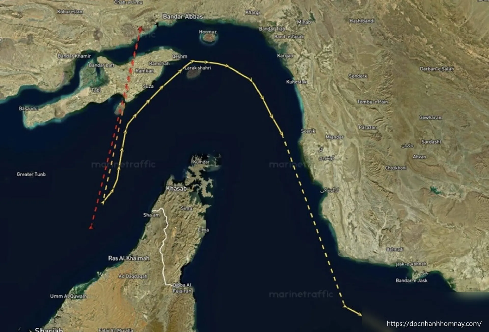 Ông Trump dọa thu phí tàu thuyền qua eo biển Hormuz, Iran đáp trả căng thẳng