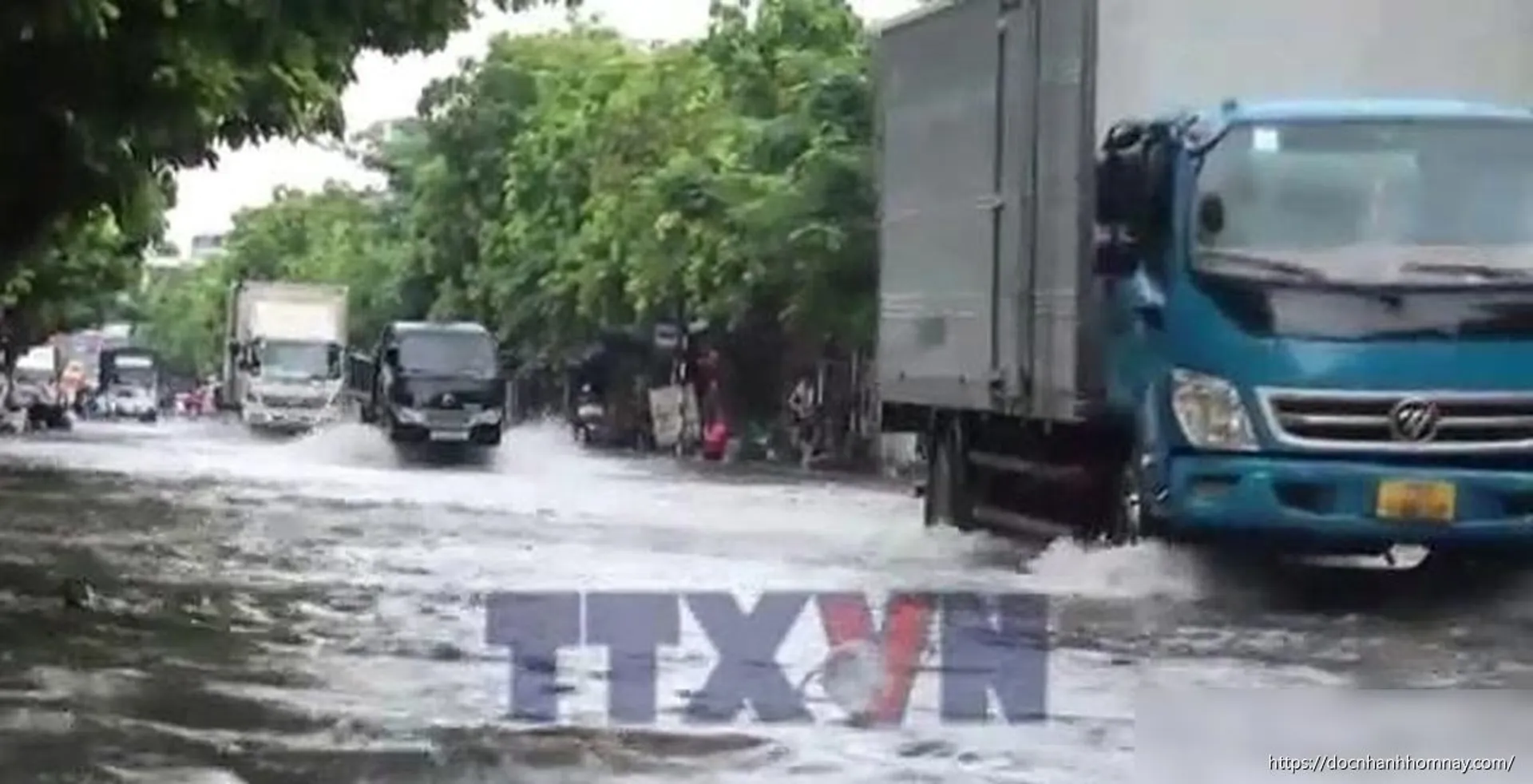 Mưa lớn gây ngập cục bộ nhiều tuyến phố tại thành phố Hải Phòng