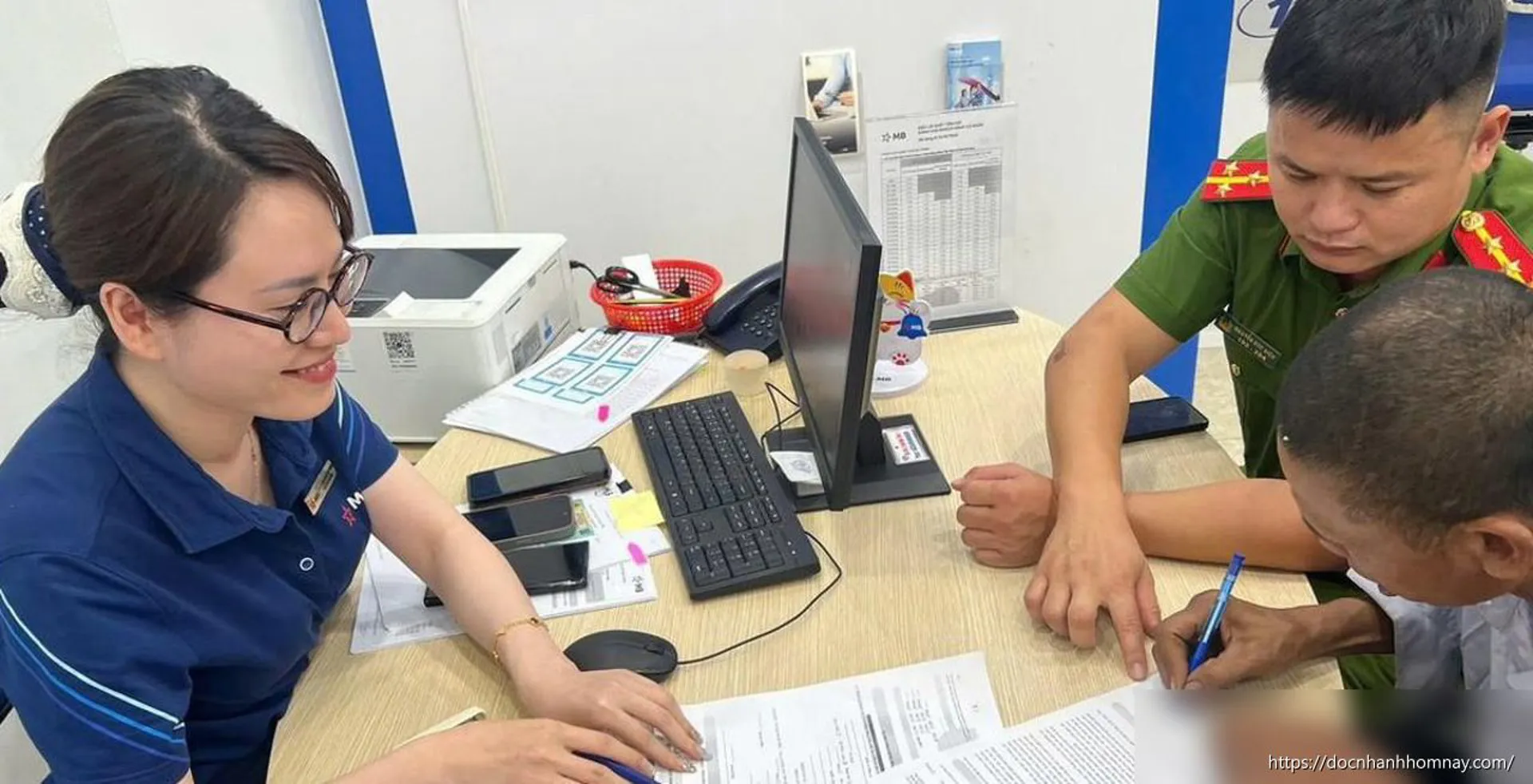 Chuyện hi hữu: Người đàn ông không biết chữ, mắc bệnh tâm thần bất ngờ nhận hơn 134 triệu đồng chuyển nhầm