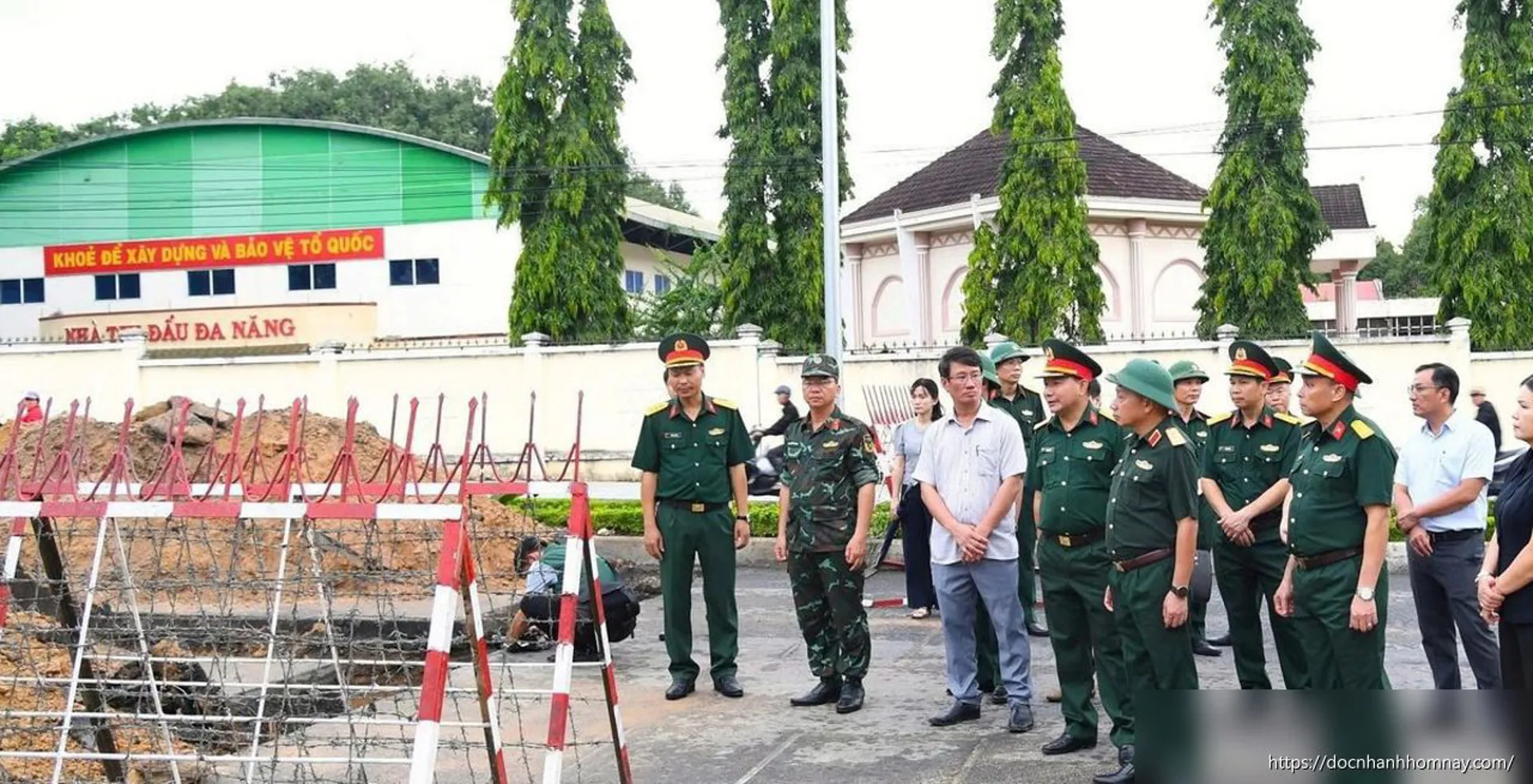 Thượng tướng Lê Quang Minh kiểm tra hiện trường tìm kiếm liệt sĩ tại Quảng Ngãi