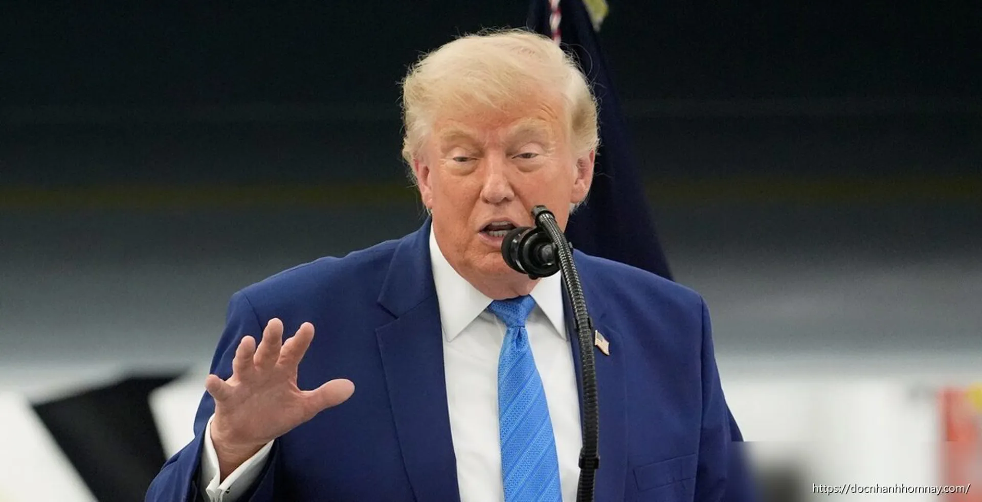 Căng thẳng Mỹ-Iran leo thang: Ông Trump đe dọa 'xóa sổ' nếu đóng eo biển Hormuz, phái đoàn Iran đáp trả mạnh mẽ