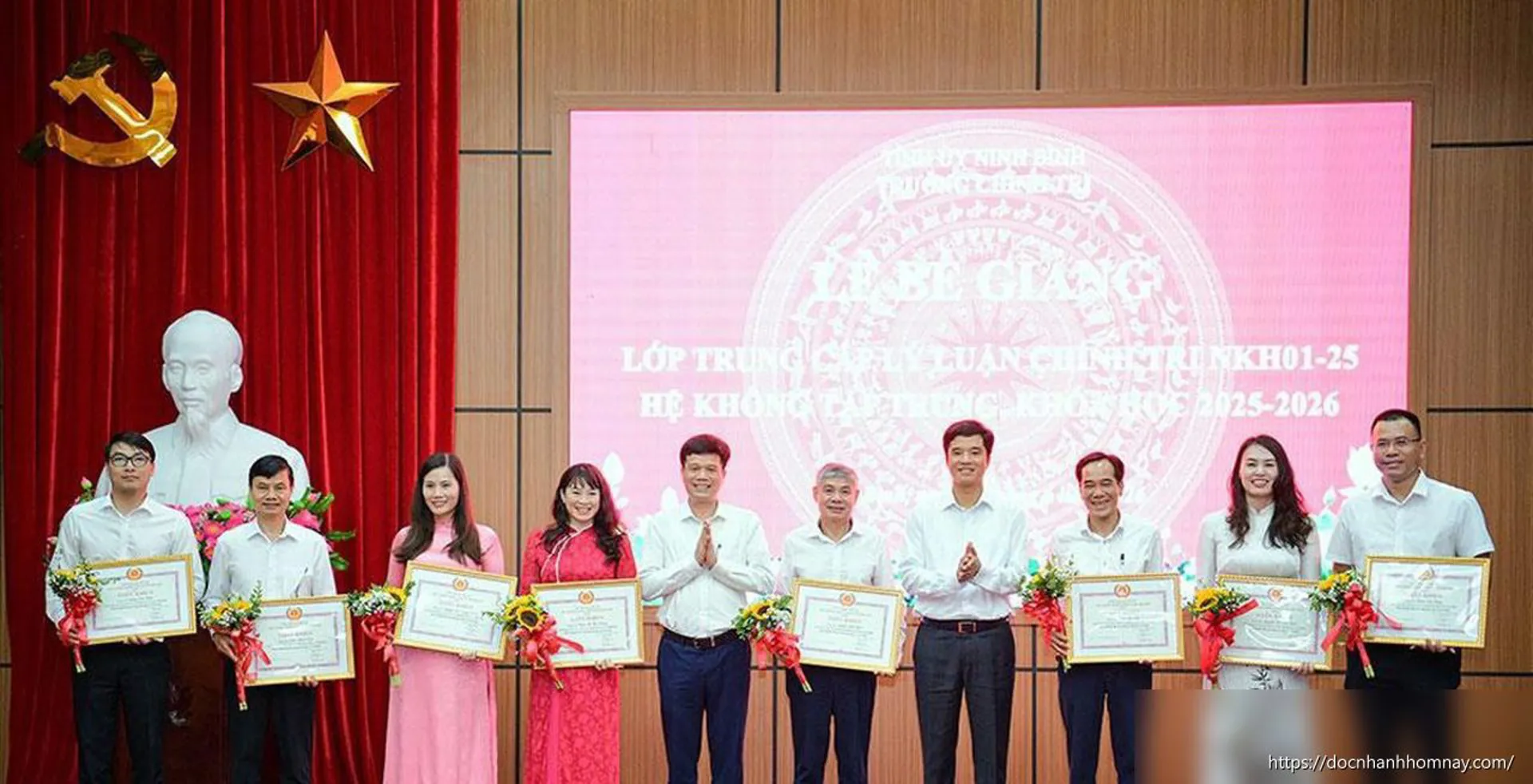 Bế giảng Lớp Trung cấp lý luận chính trị NKH01-25: 100% học viên tốt nghiệp, hơn 62% đạt loại giỏi