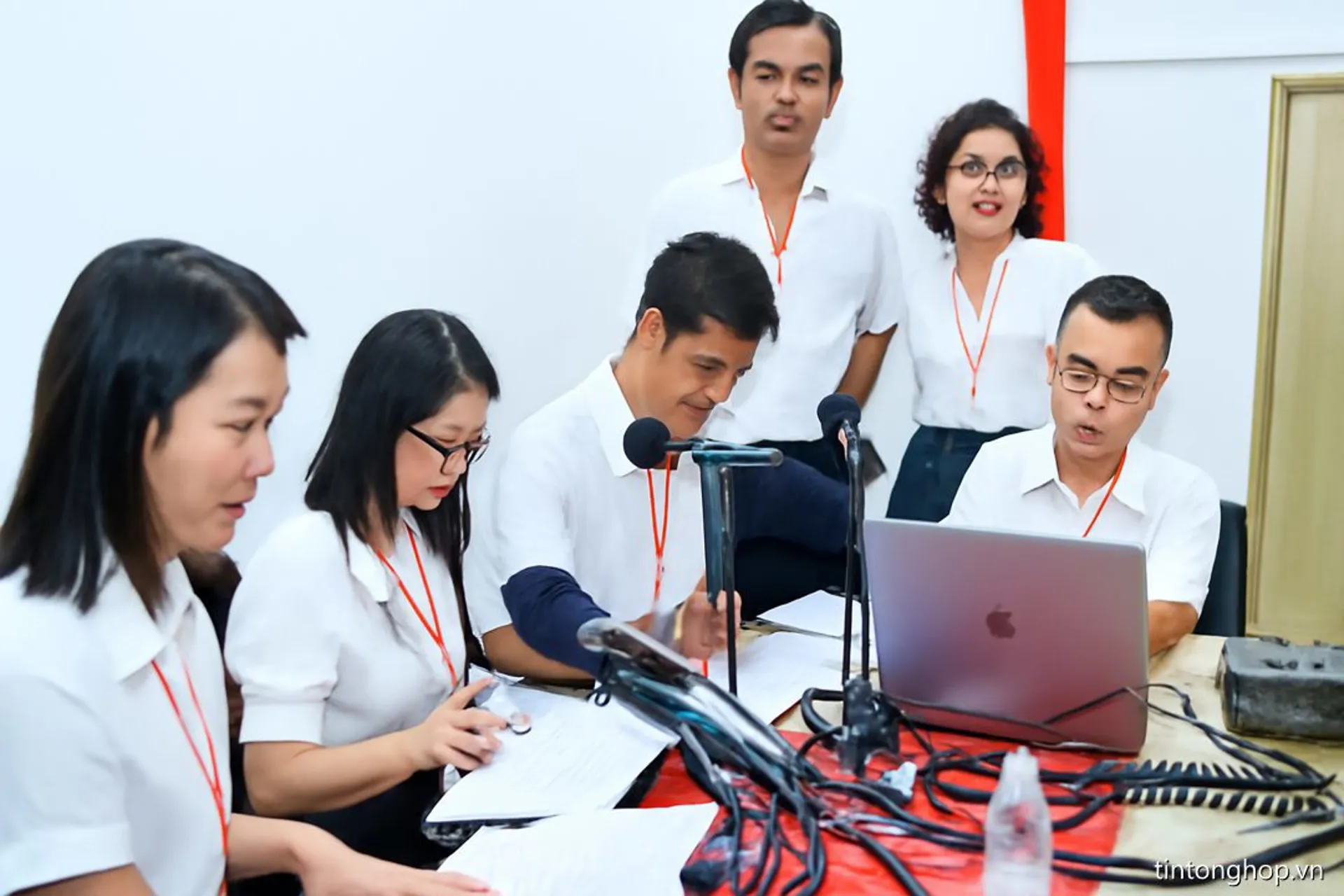 Niềm Vui Trong Nghề Báo: Hành Trình Của Những Người Kể Chuyện