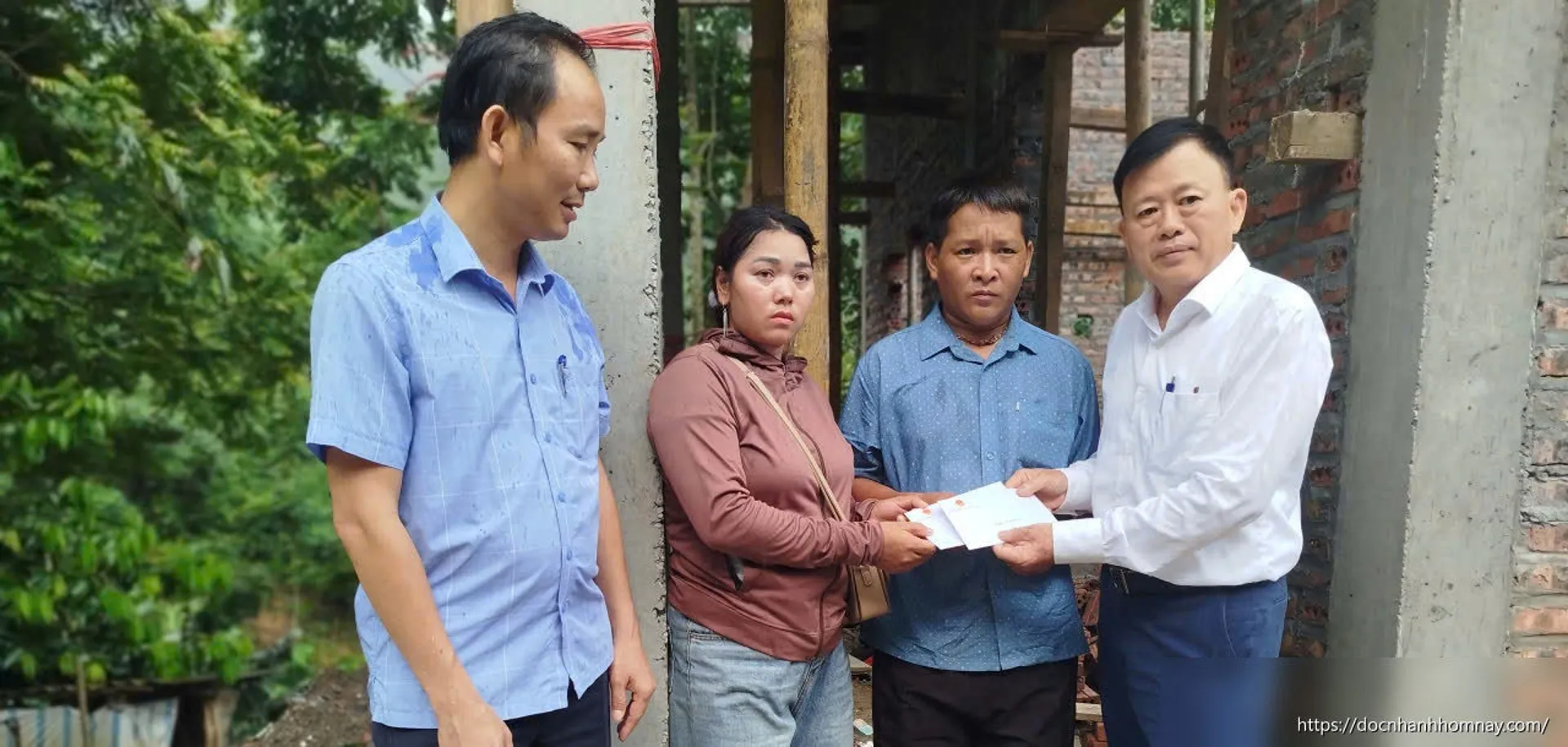 Bộ Dân tộc và Tôn giáo thăm hỏi các gia đình gặp nạn tại Lai Châu