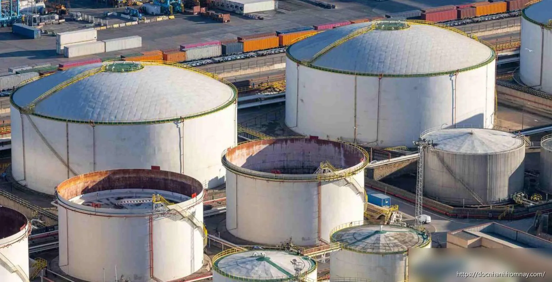 Giá xăng dầu hôm nay 23/6: Lao dốc sau tín hiệu tích cực đàm phán Mỹ-Iran