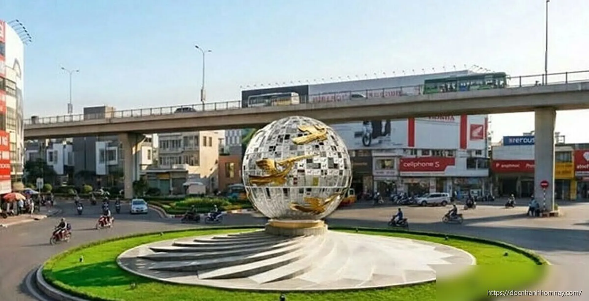 Biểu tượng chim Lạc xuất hiện tại vòng xoay Lăng Cha Cả, điểm nhấn mới cửa ngõ sân bay Tân Sơn Nhất