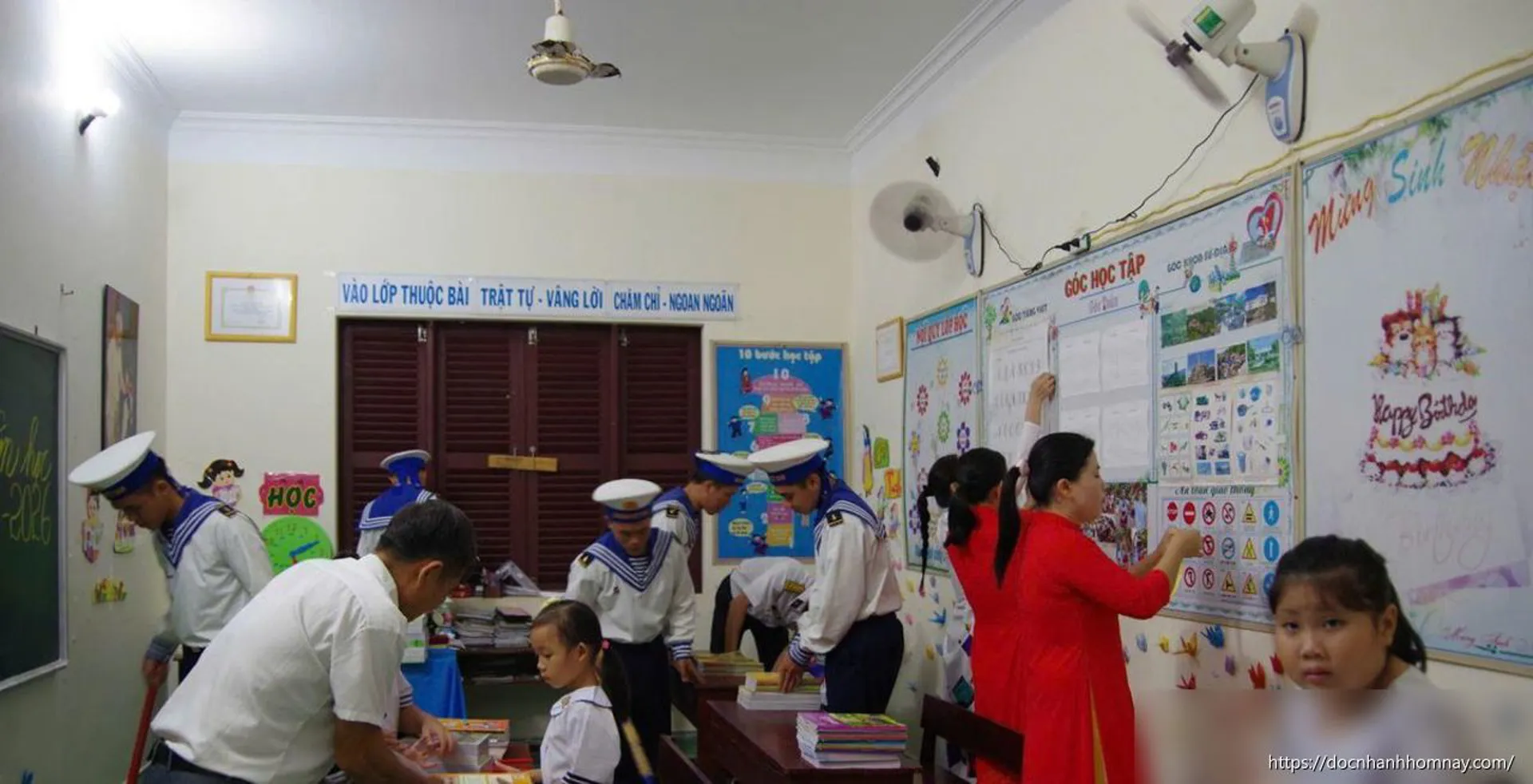 Vun đắp tình cảm gia đình vững bền nơi đầu sóng Trường Sa