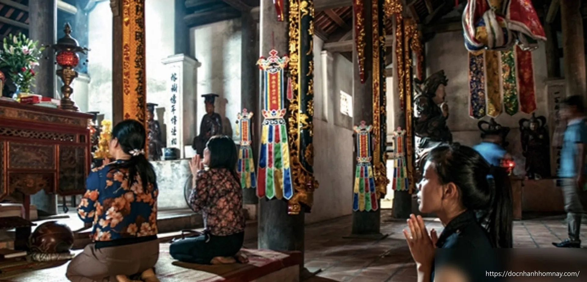 Gần 300 bức ảnh của người Pháp lưu giữ đời sống tín ngưỡng và ký ức văn hóa đền chùa Việt Nam