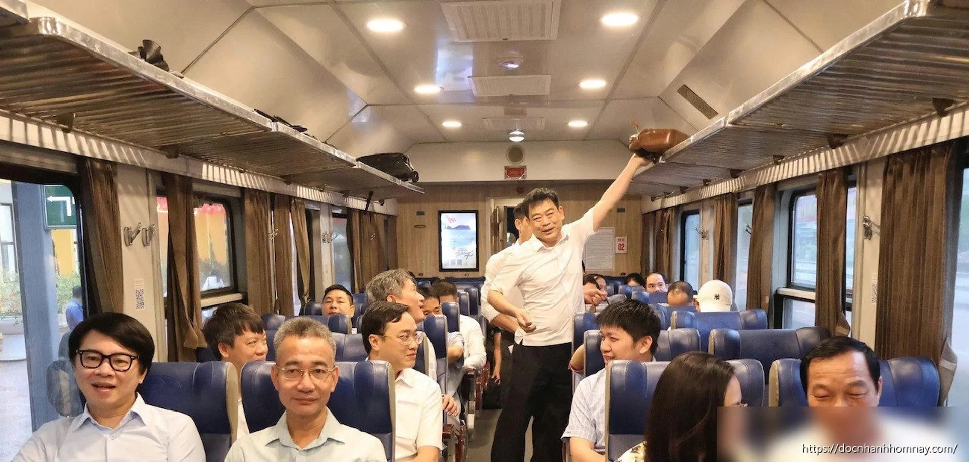 Đường sắt mở 'Đoàn tàu Bạch Mai' đưa đón y bác sĩ giữa Hà Nội và Ninh Bình