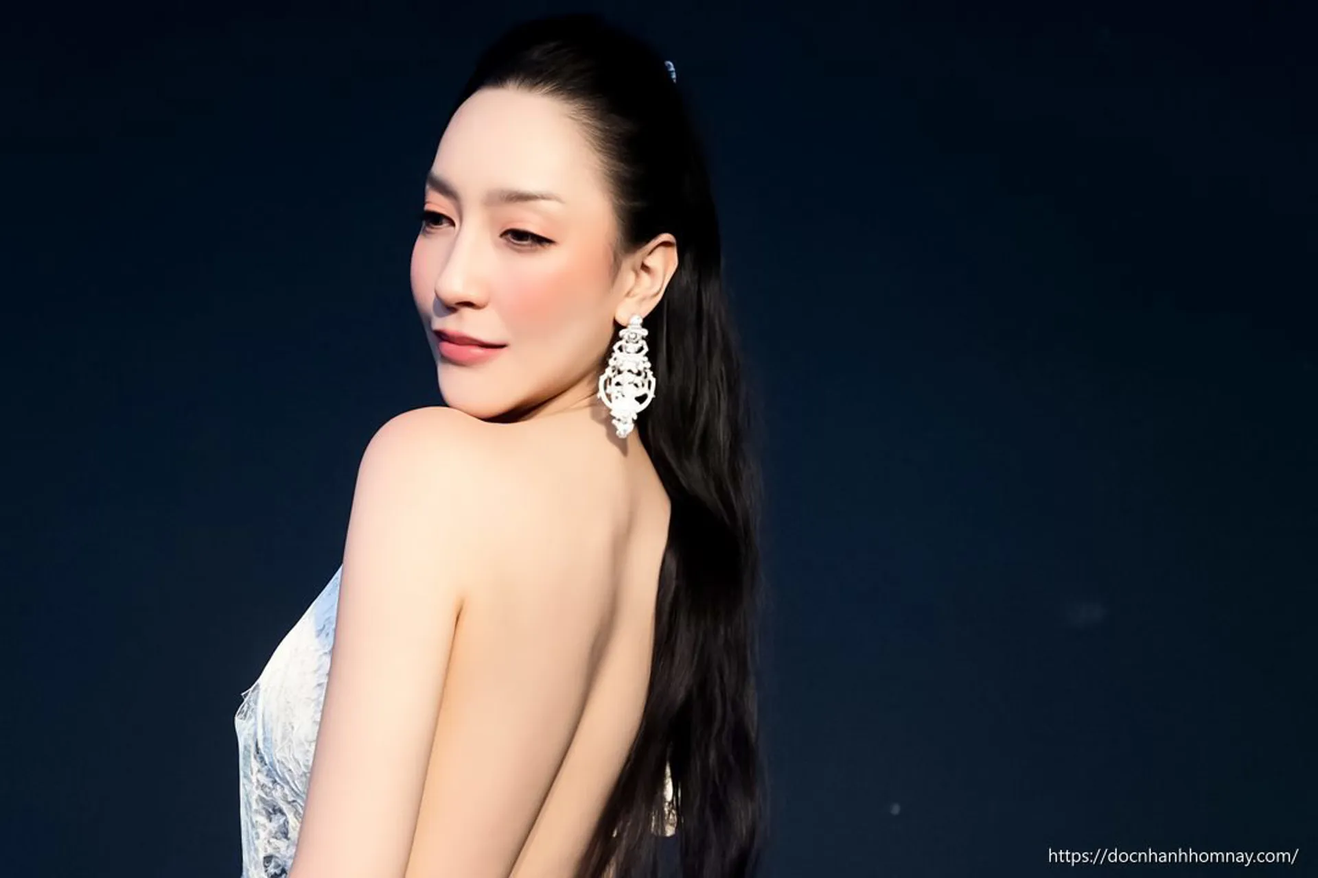 Tuần lễ thời trang quốc tế 2026: Kim Tuyến, Tô Diệp Hà và dàn sao tỏa sáng trên thảm đỏ