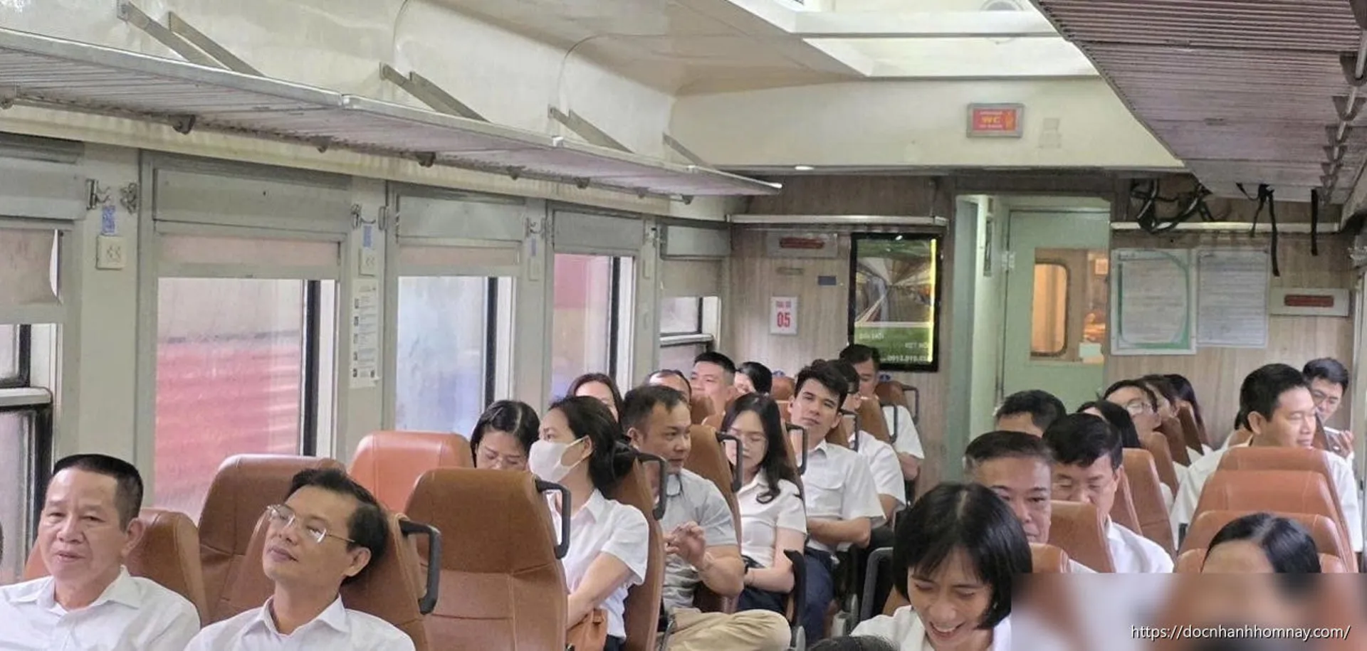 Hành trình 'Đoàn tàu Bạch Mai': Giải pháp giao thông xanh cho y bác sĩ Hà Nội - Ninh Bình