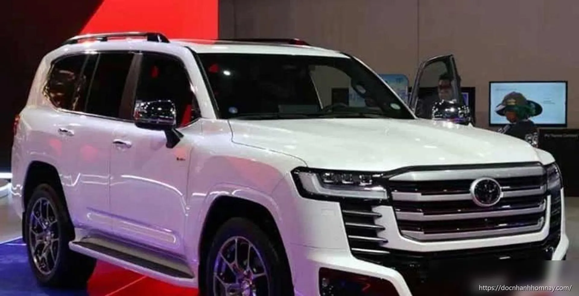 Toyota Land Cruiser HEV 2026 sắp về Việt Nam: Giá gần 3 tỷ, mạnh nhất dòng LC300