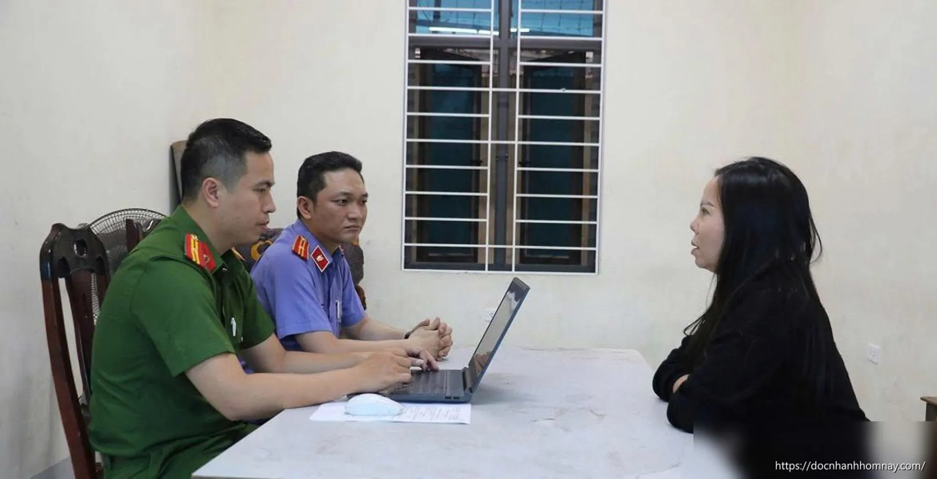 Khởi tố 3 người tạt chất bẩn vào cửa hàng quần áo ở Nghệ An