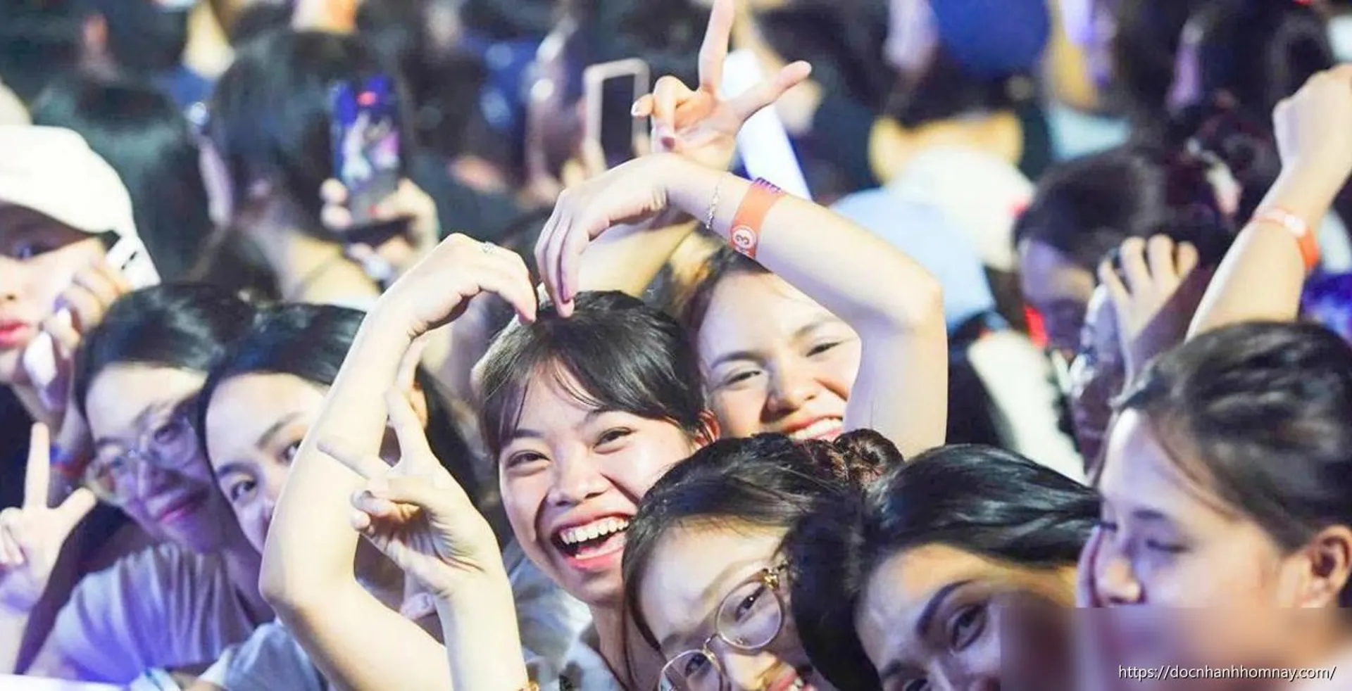20.000 khán giả 'quẩy' hết mình tại concert Thanh xuân dù đã về khuya