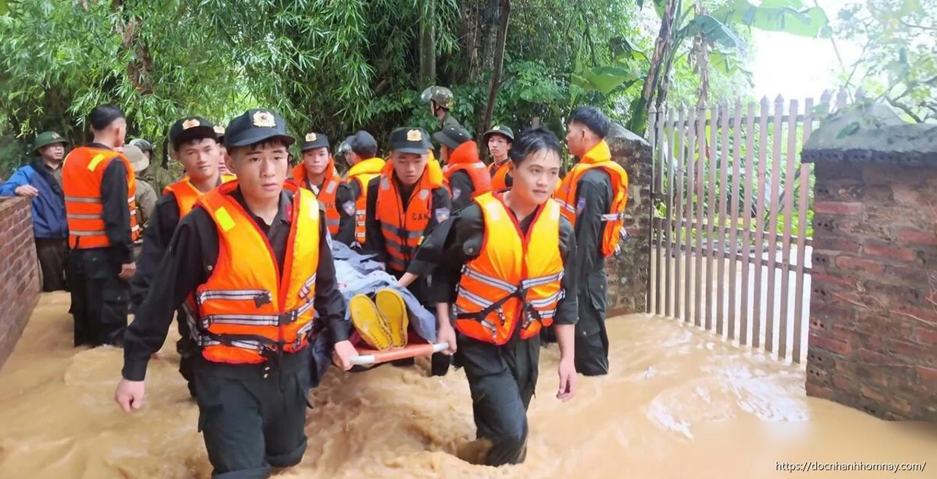 Lũ sông Bằng Giang lên nhanh, Cao Bằng khẩn trương sơ tán dân