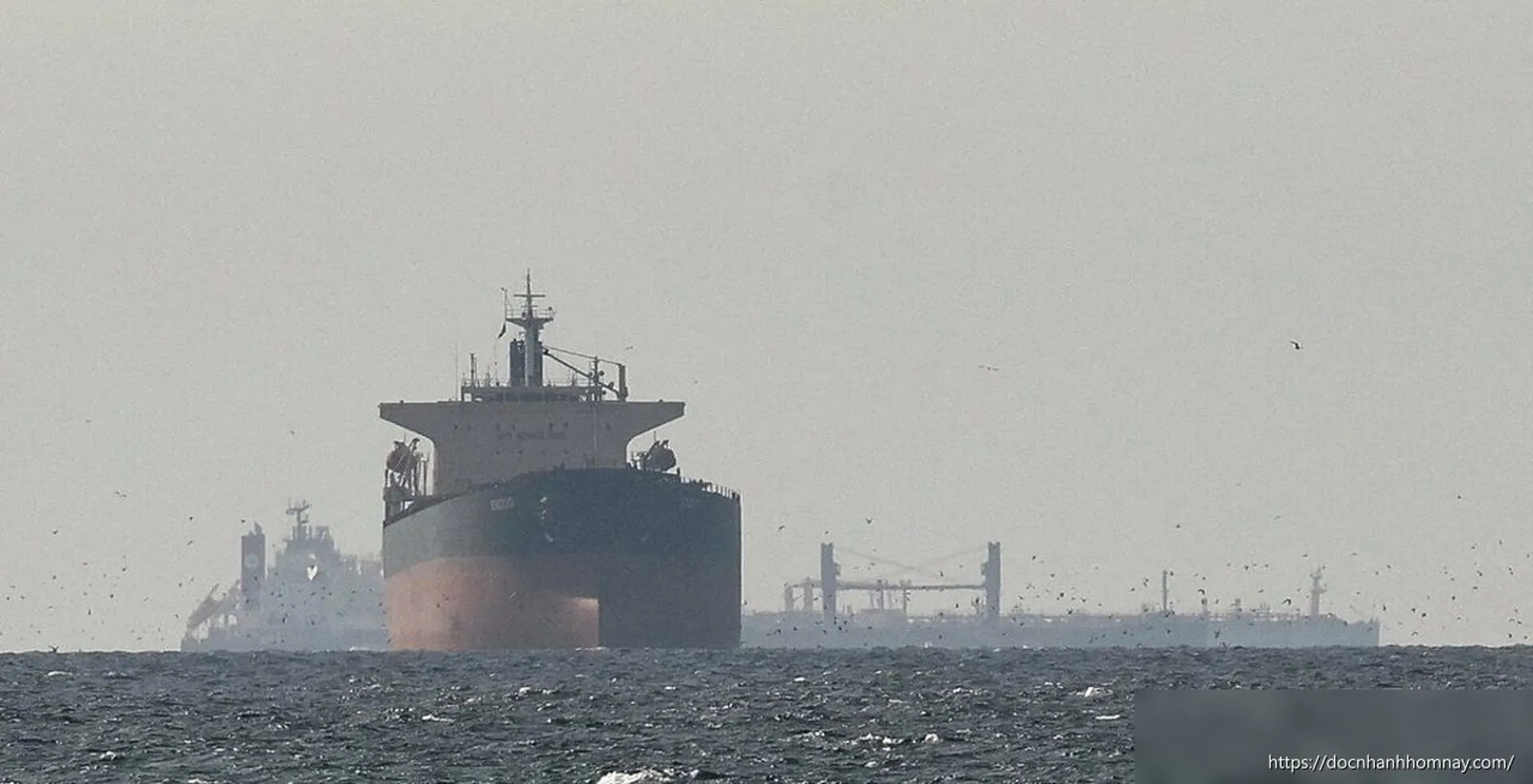 Iran cảnh báo kiểm soát hoàn toàn eo biển Hormuz trong 30 ngày