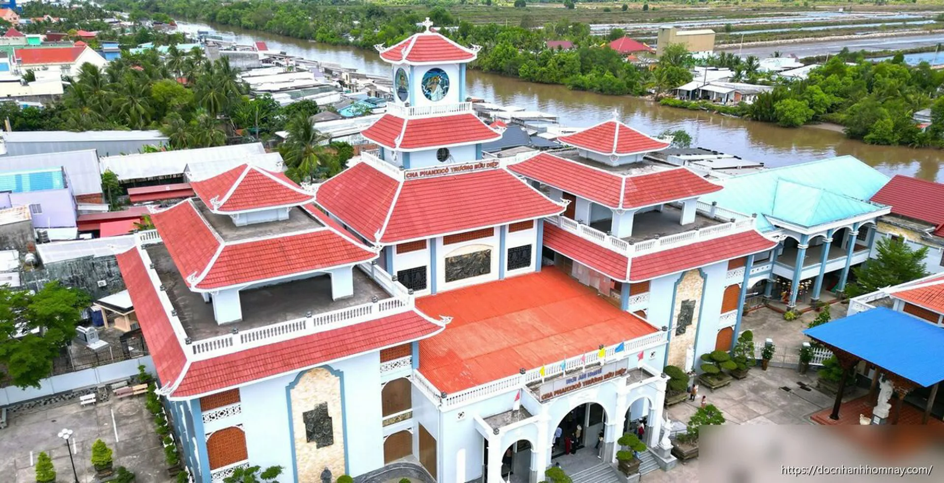 Tắc Sậy - từ vùng lau lách thành điểm hành hương nổi tiếng miền Tây
