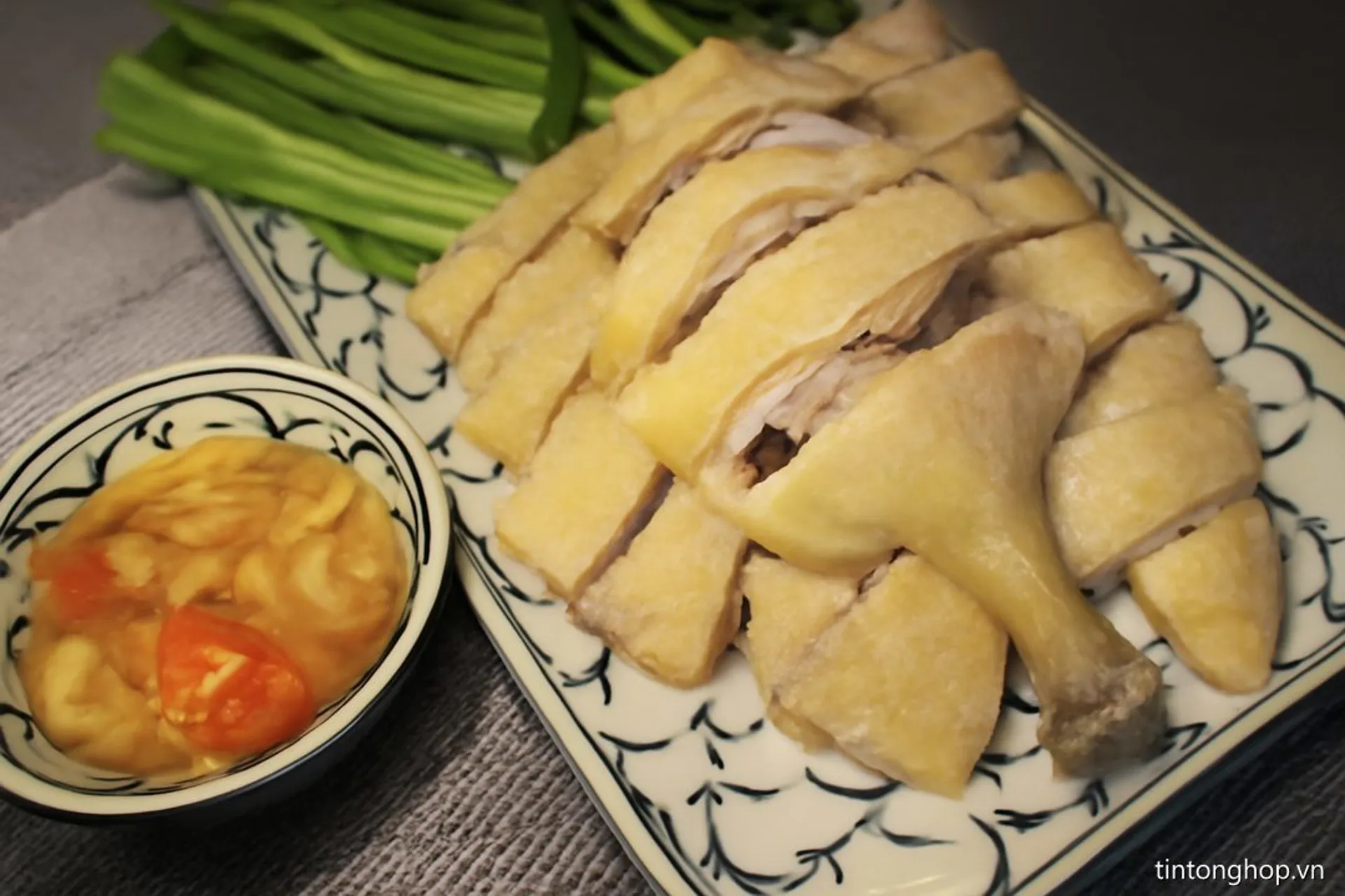 Bí Quyết Luộc Vịt Ngon Không Bị Hôi: Chỉ Cần Thêm Một Loại Quả Quen Thuộc