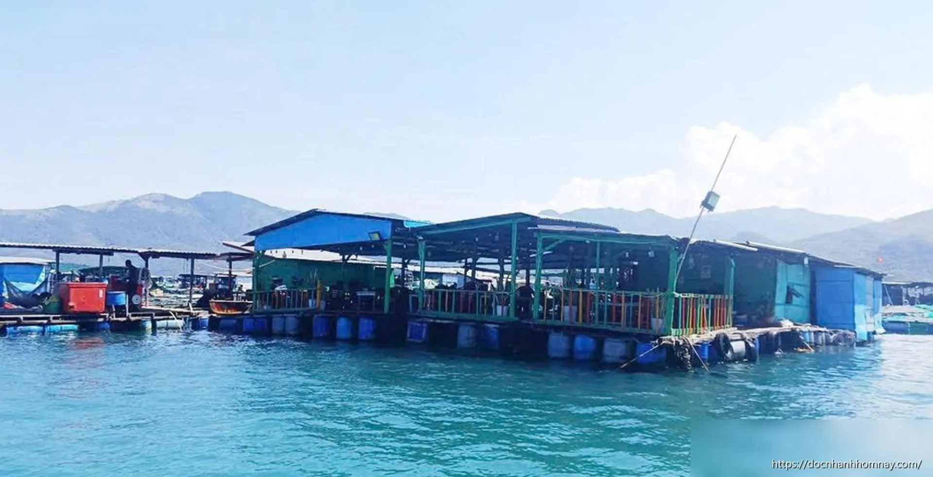 Khánh Hòa: Vùng vịnh 'nghẹt thở' vì bè nổi tự phát