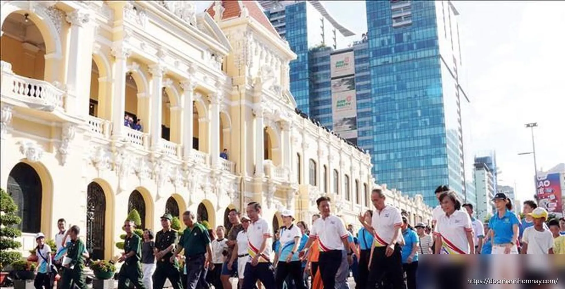 Hơn 5.000 người tham gia 'Hành trình di sản' kỷ niệm 50 năm TP.HCM mang tên Bác