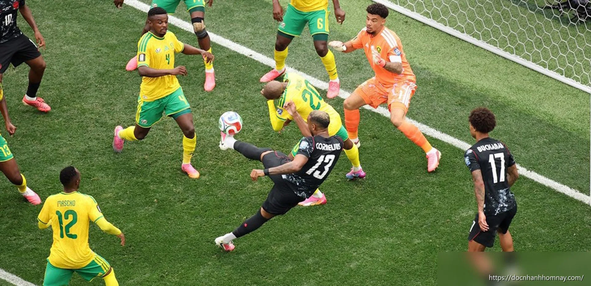 Canada thắng kịch tính Nam Phi, lần đầu vào vòng 1/8 World Cup