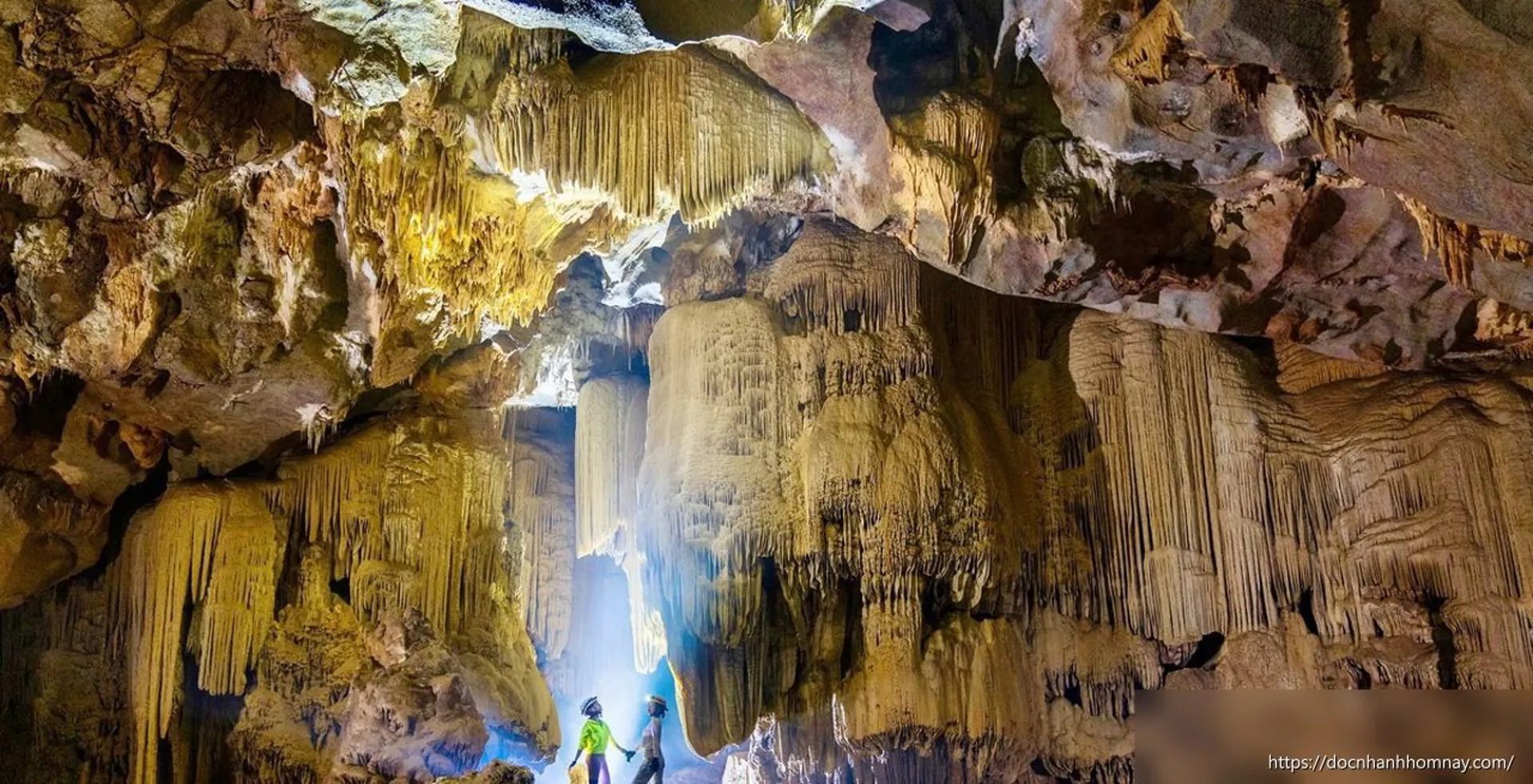 Khám phá 'cung điện thạch nhũ' trong hang động mới ở Phong Nha - Kẻ Bàng