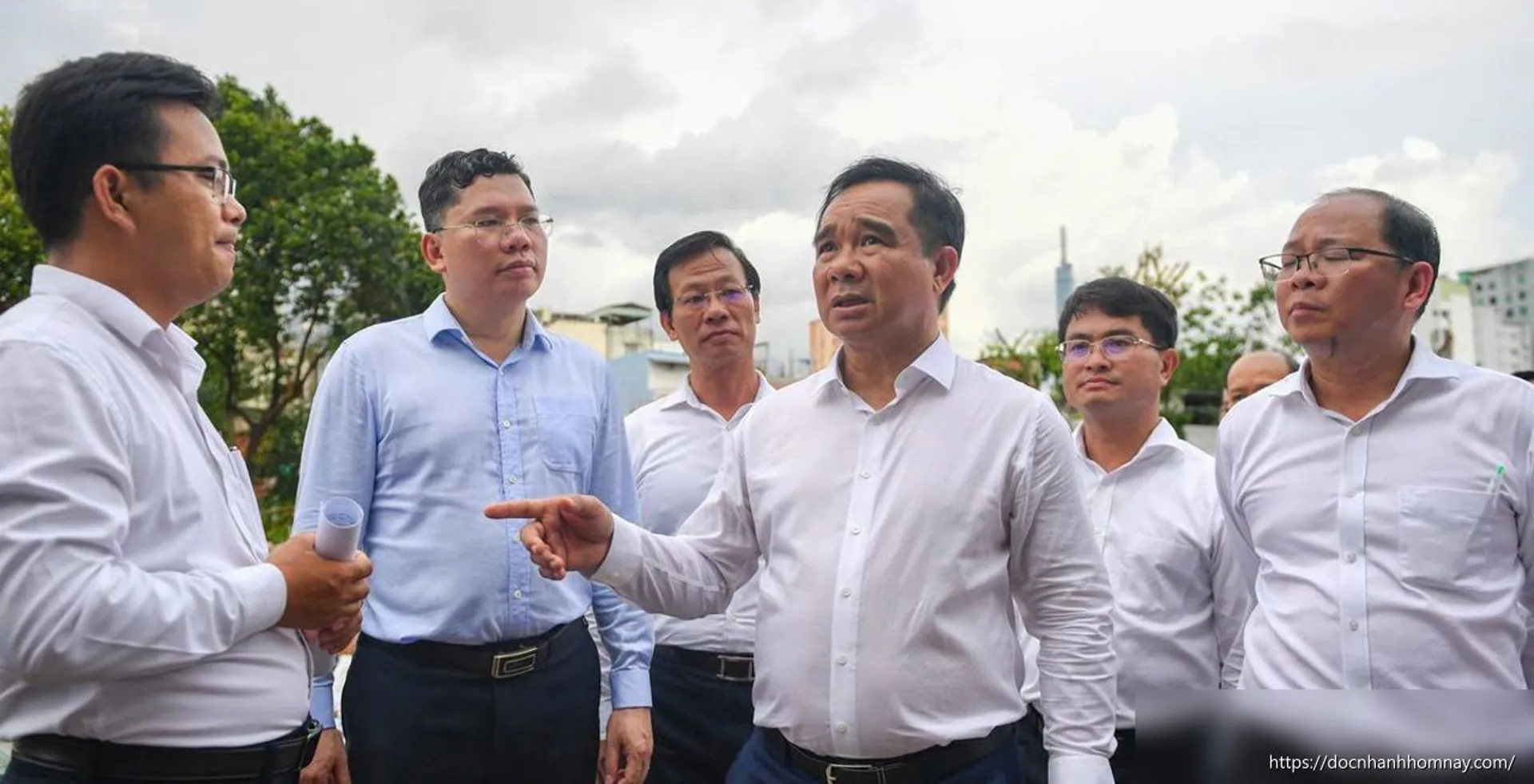 Chủ tịch UBND TPHCM cảm ơn người dân ven rạch ô nhiễm vì đồng thuận di dời