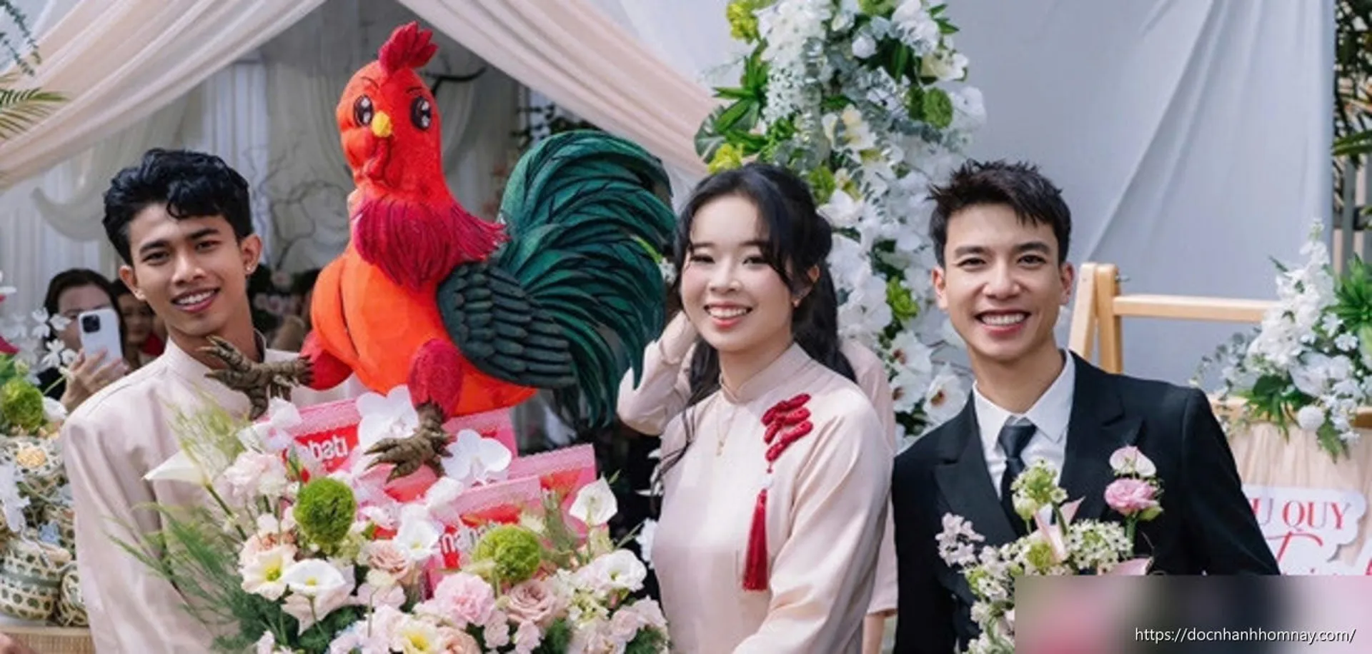 Chú rể Đồng Nai tự tay làm dàn tráp lễ độc lạ hỏi cưới cô gái cách nhà gần 200km