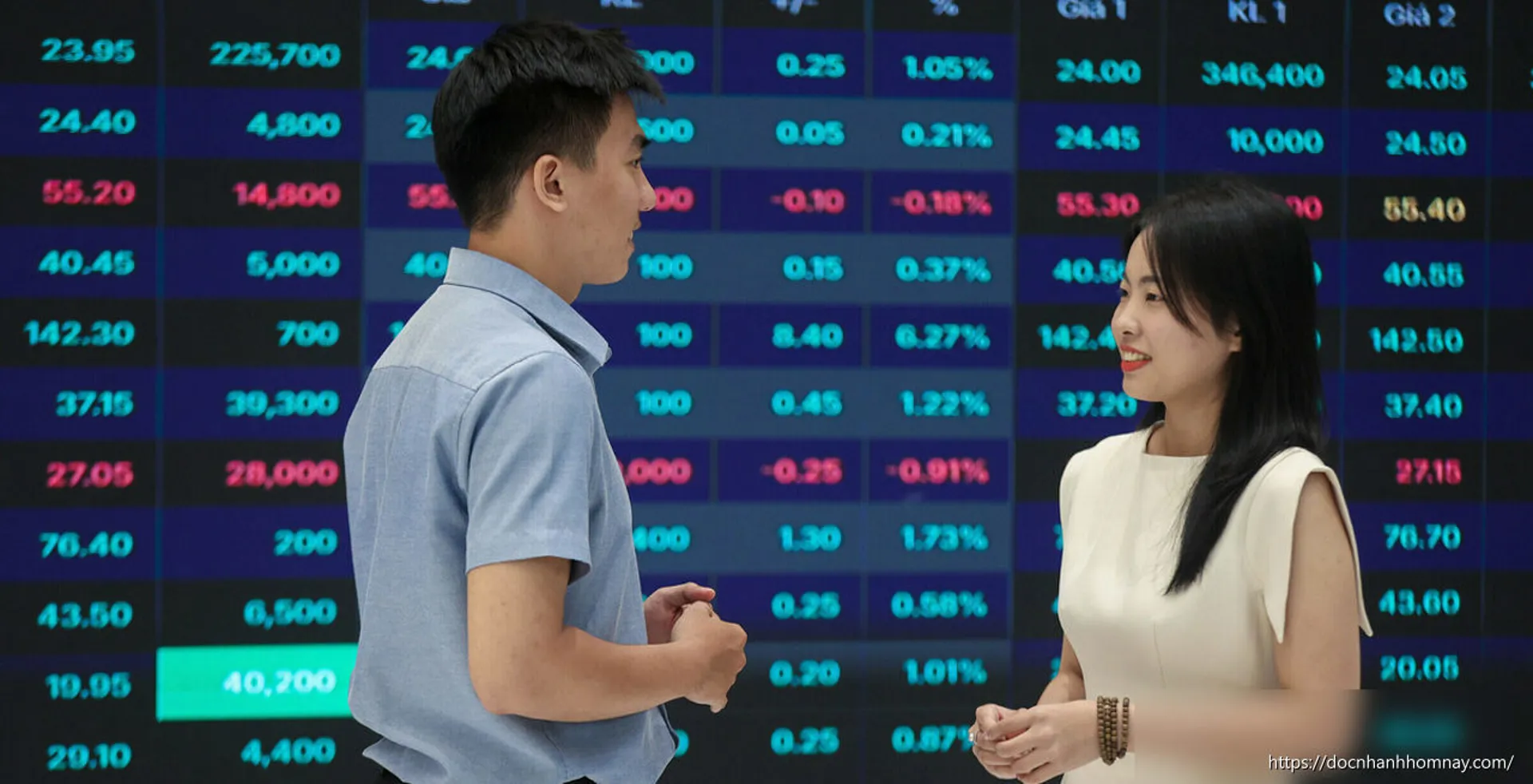 Loạt doanh nghiệp trả cổ tức tiền mặt cao hơn lãi tiết kiệm ngân hàng