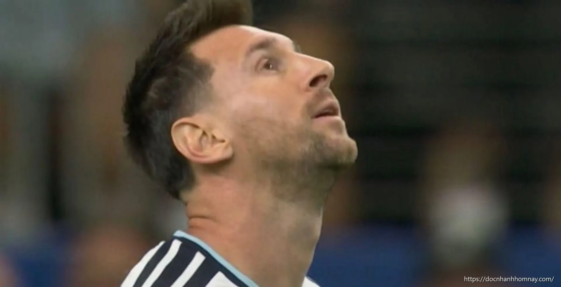 Messi đá hỏng phạt đền, ôm mặt tiếc nuối khi lỡ cơ hội phá kỷ lục World Cup
