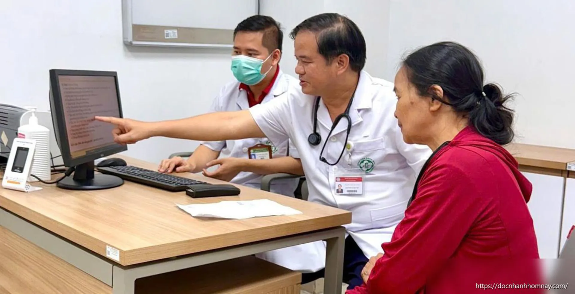Giám đốc BV Bạch Mai trực tiếp khám miễn phí 5.000 người có công ở Ninh Bình