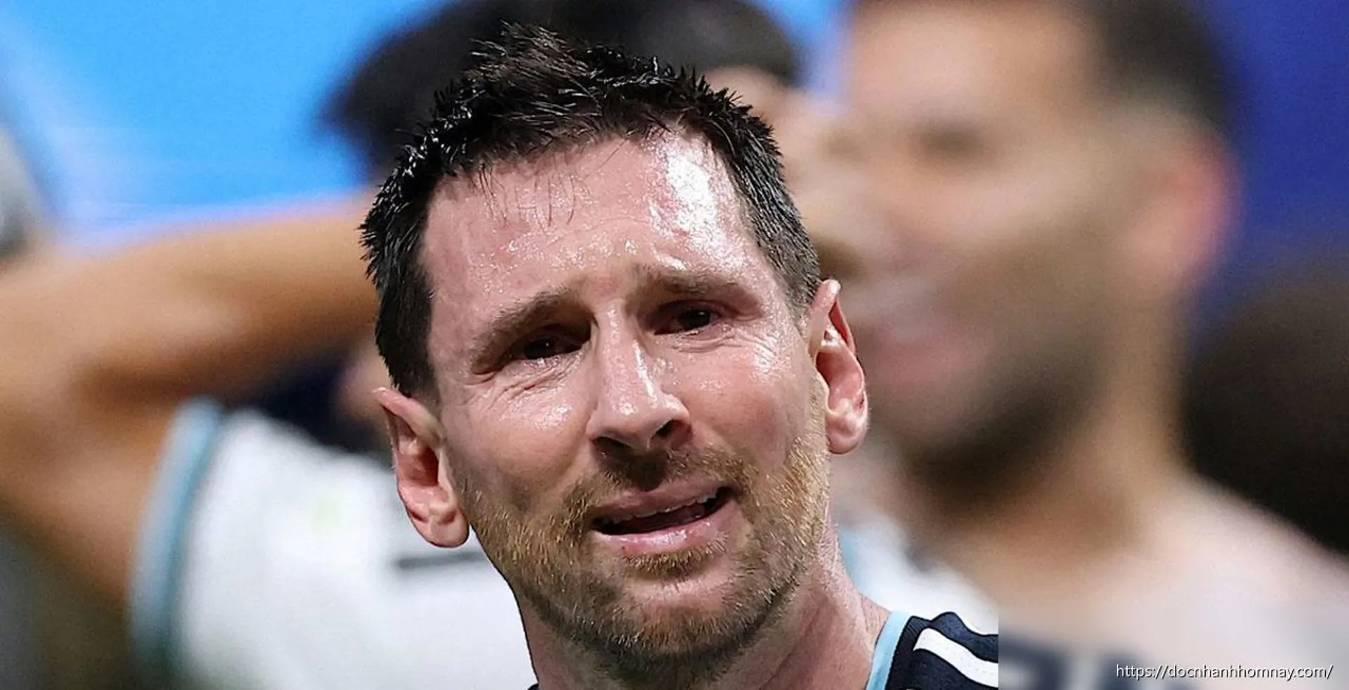 Argentina ngược dòng không tưởng, Messi bật khóc