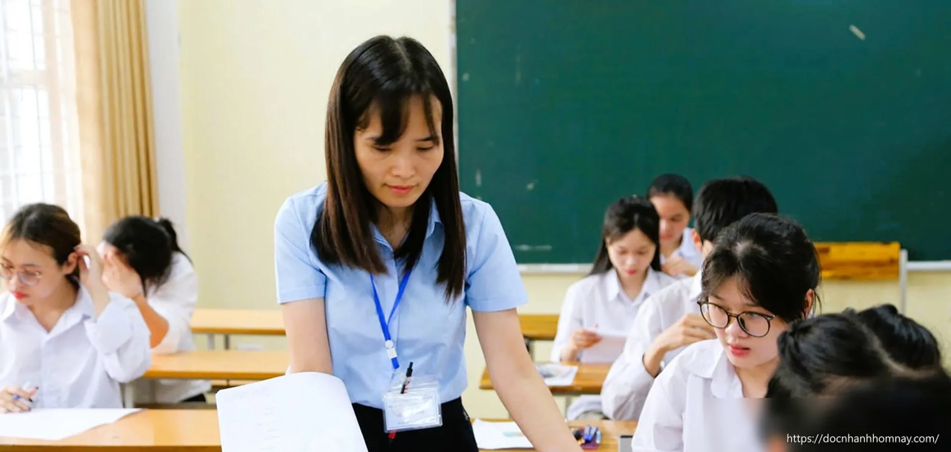 Việc coi thi, chấm thi tốt nghiệp THPT được phân cấp cho địa phương ra sao?