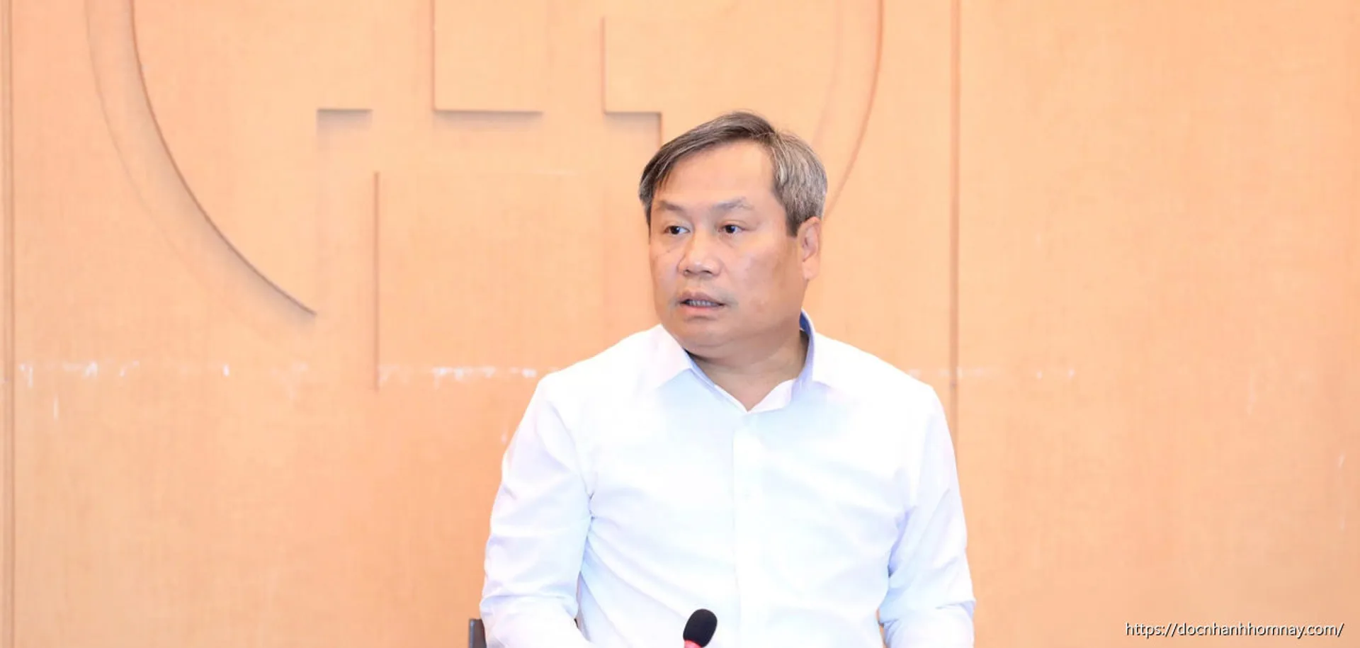 Chủ tịch Hà Nội yêu cầu không để người dân vất vả vì thủ tục ủy quyền nhận lương