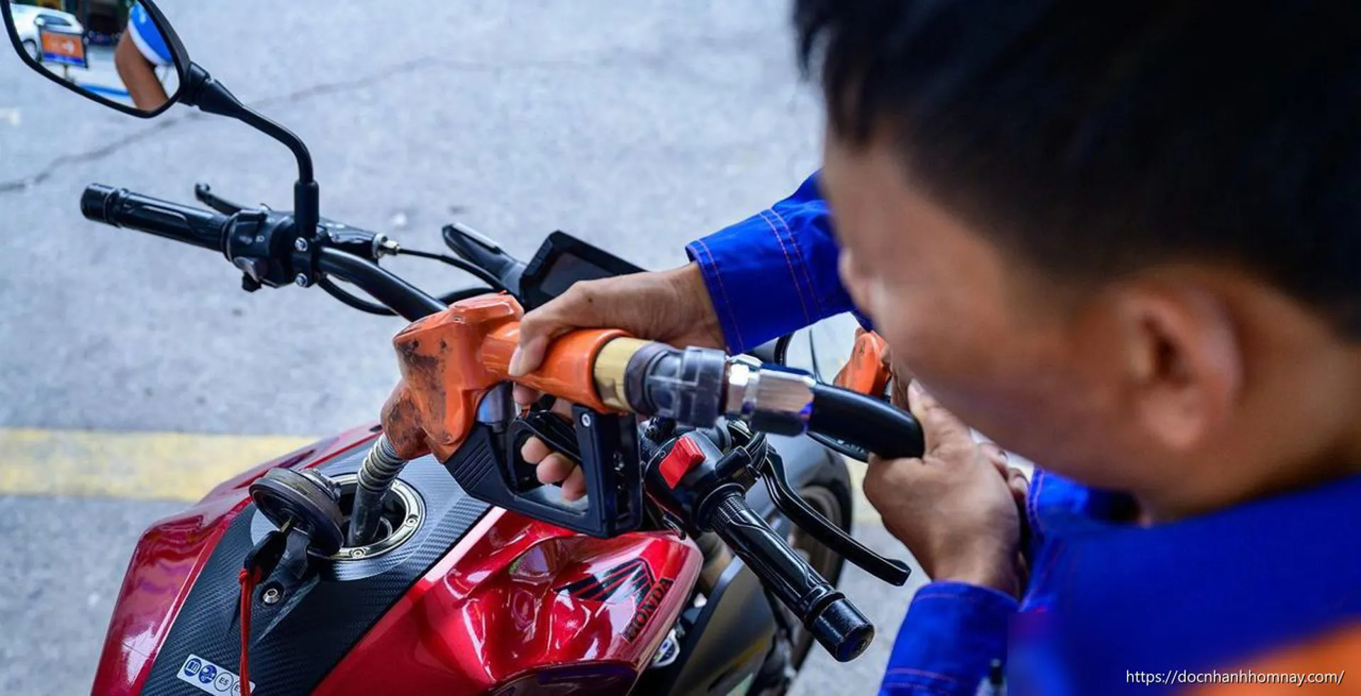 Không khí Hà Nội, TP.HCM cải thiện sau một tháng dùng xăng E10