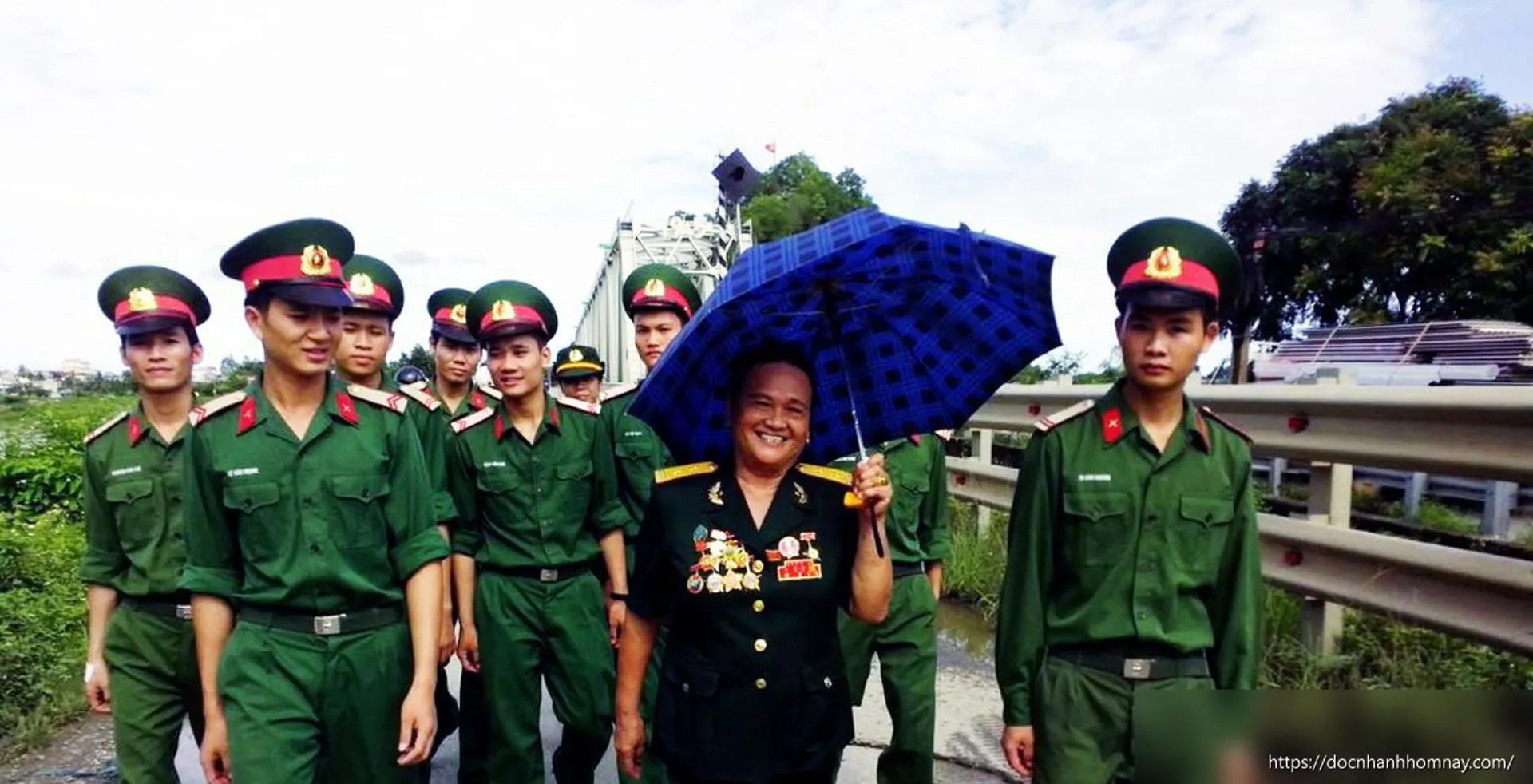 Người nữ Anh hùng Ngô Thị Tuyển đã về với đồng đội