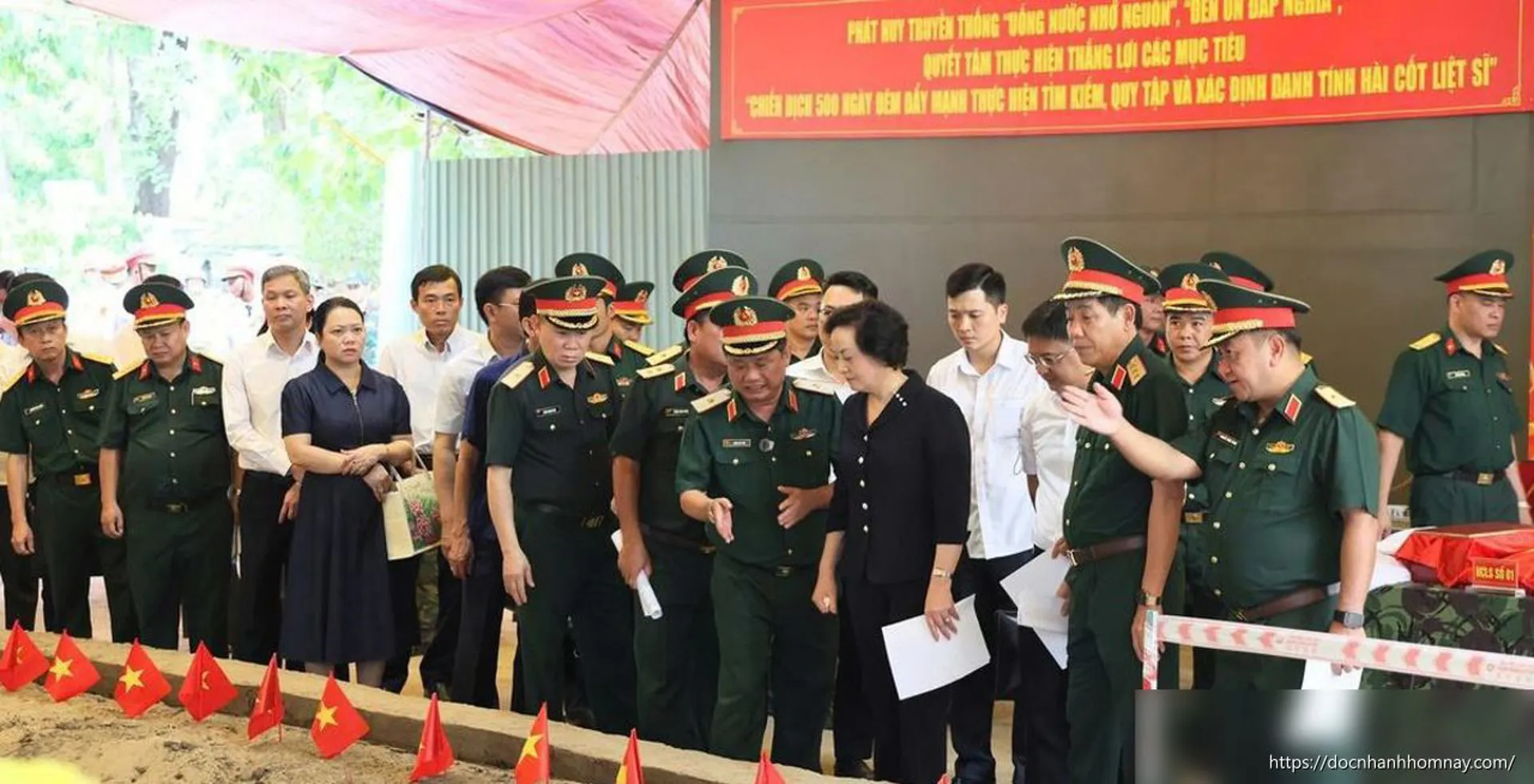 Phó Thủ tướng Phạm Thị Thanh Trà kiểm tra công tác chuẩn bị Lễ triển khai tìm kiếm, quy tập hài cốt liệt sĩ tại Công viên Lê Thị Riêng