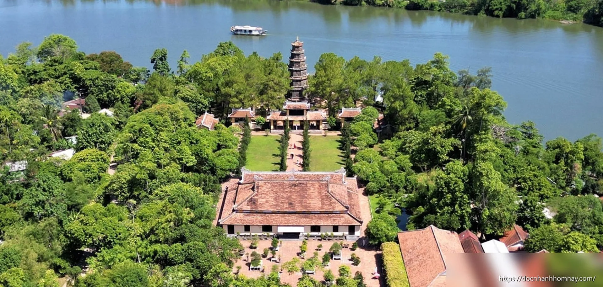 Khám phá chùa Thiên Mụ 425 tuổi: Biểu tượng linh thiêng bên dòng Hương Giang