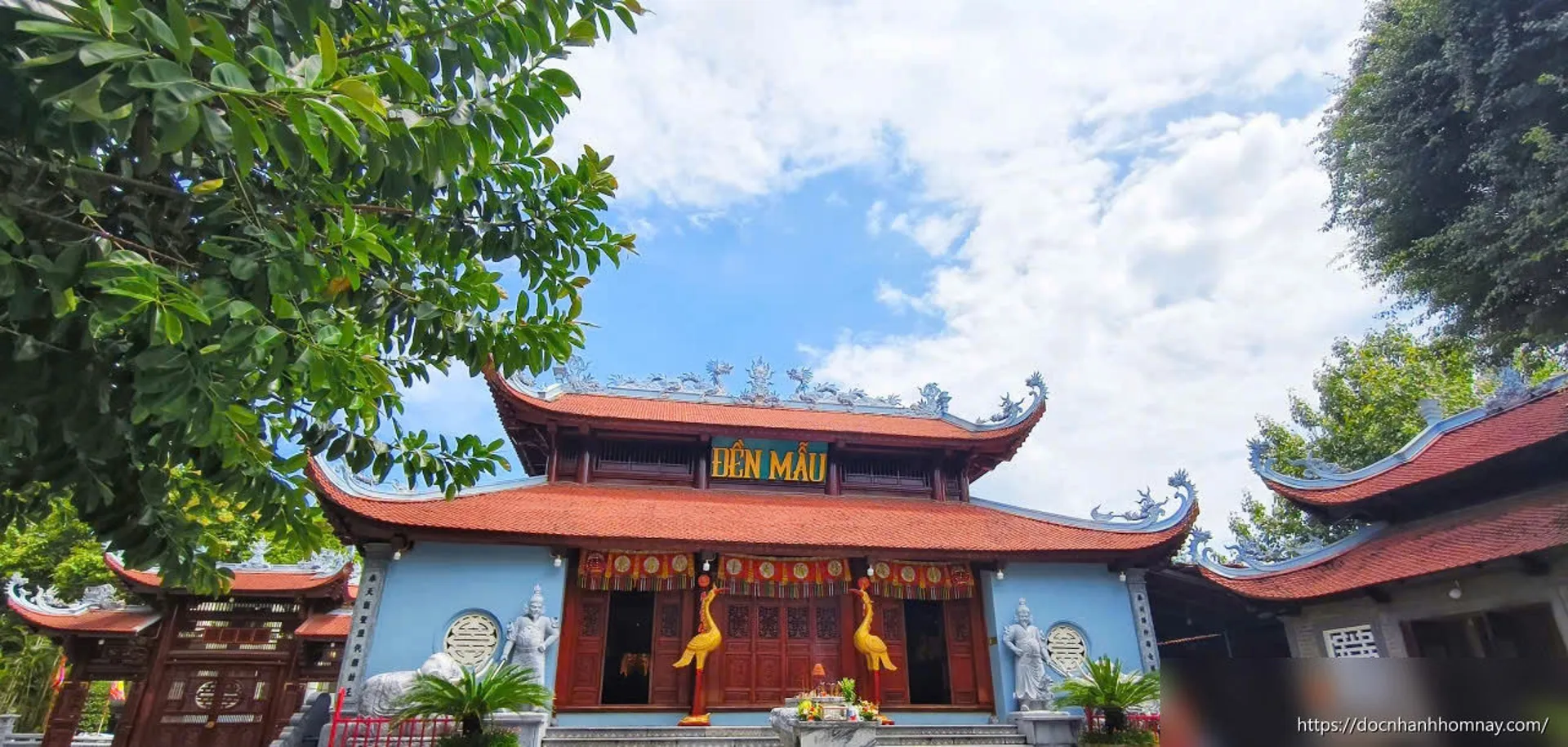 Ngôi đền ở Lào Cai có cột mốc quốc gia nằm trong khuôn viên