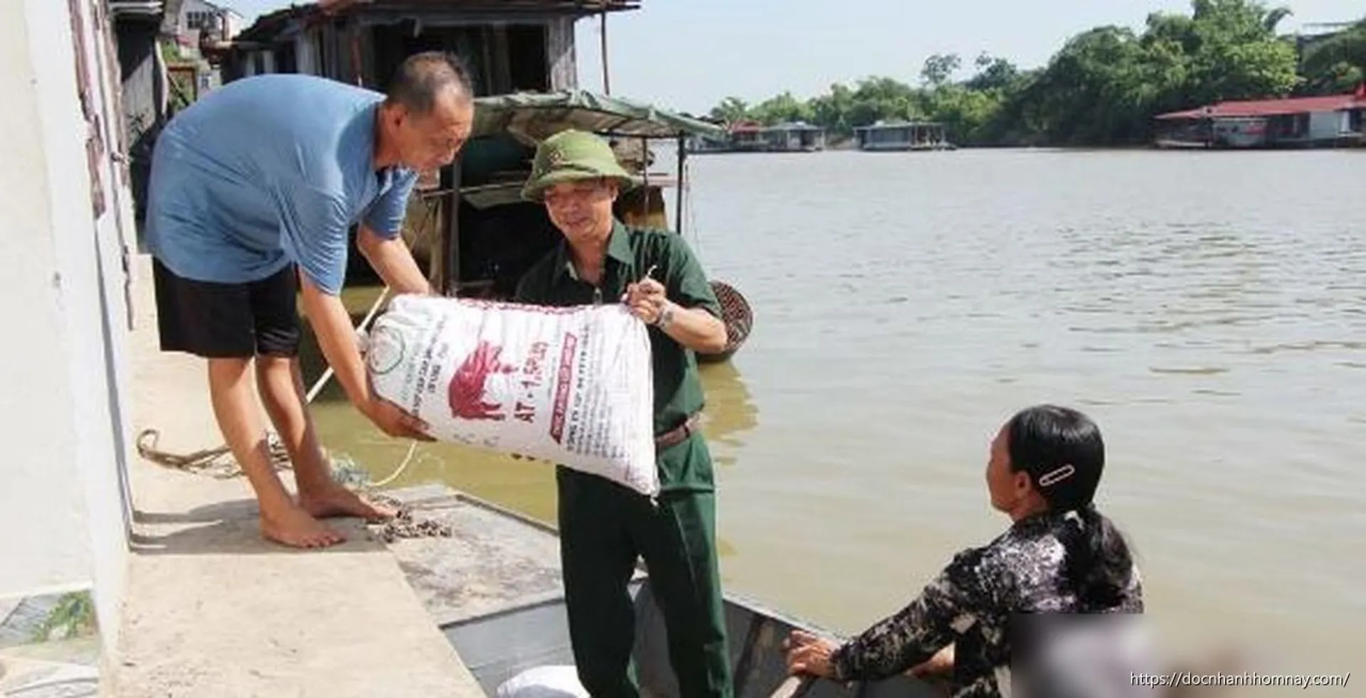Trao sinh kế, bắc nhịp cầu yêu thương