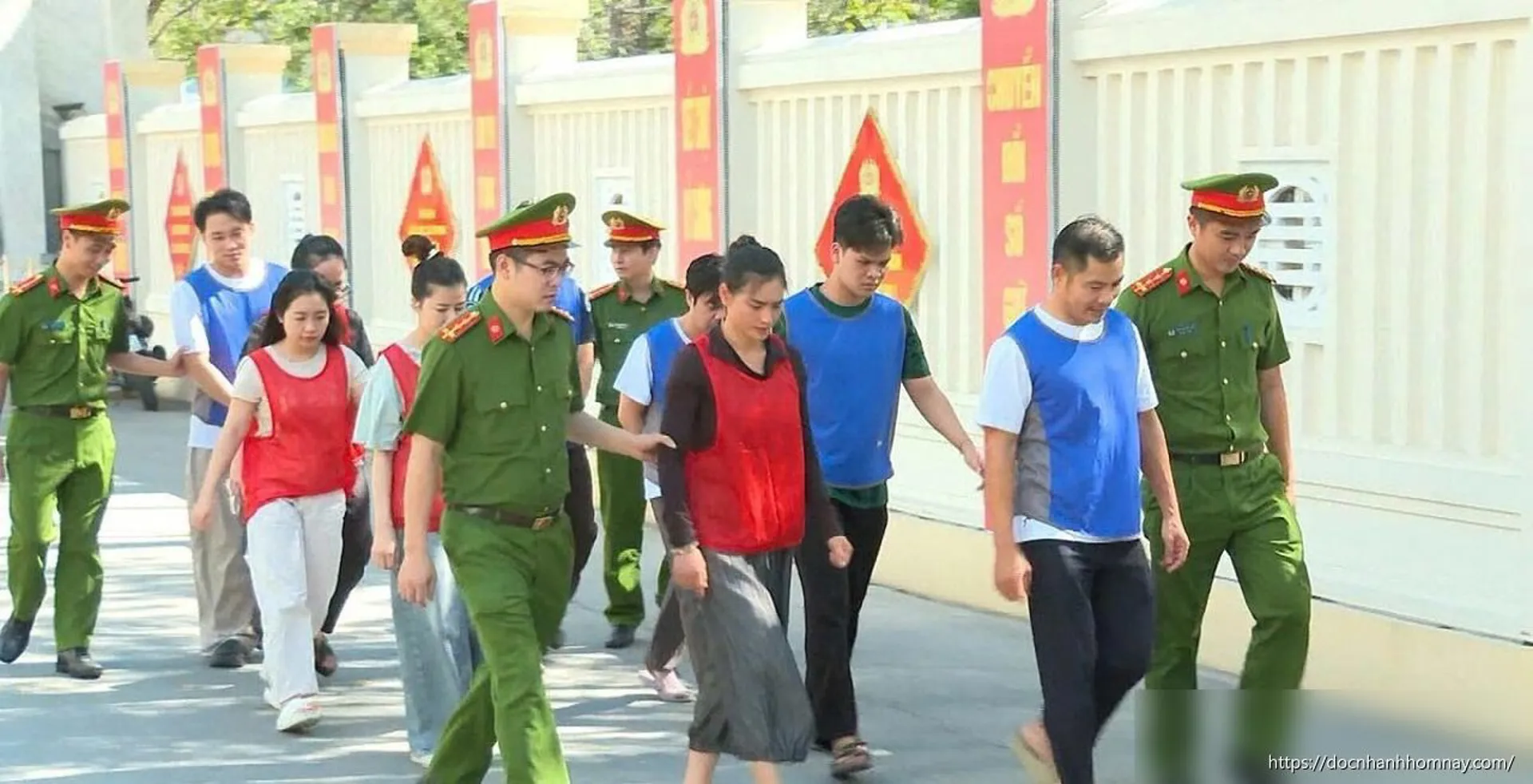 Đường dây buôn lậu hơn 28.000 viên kim cương: 22 bị can khởi tố