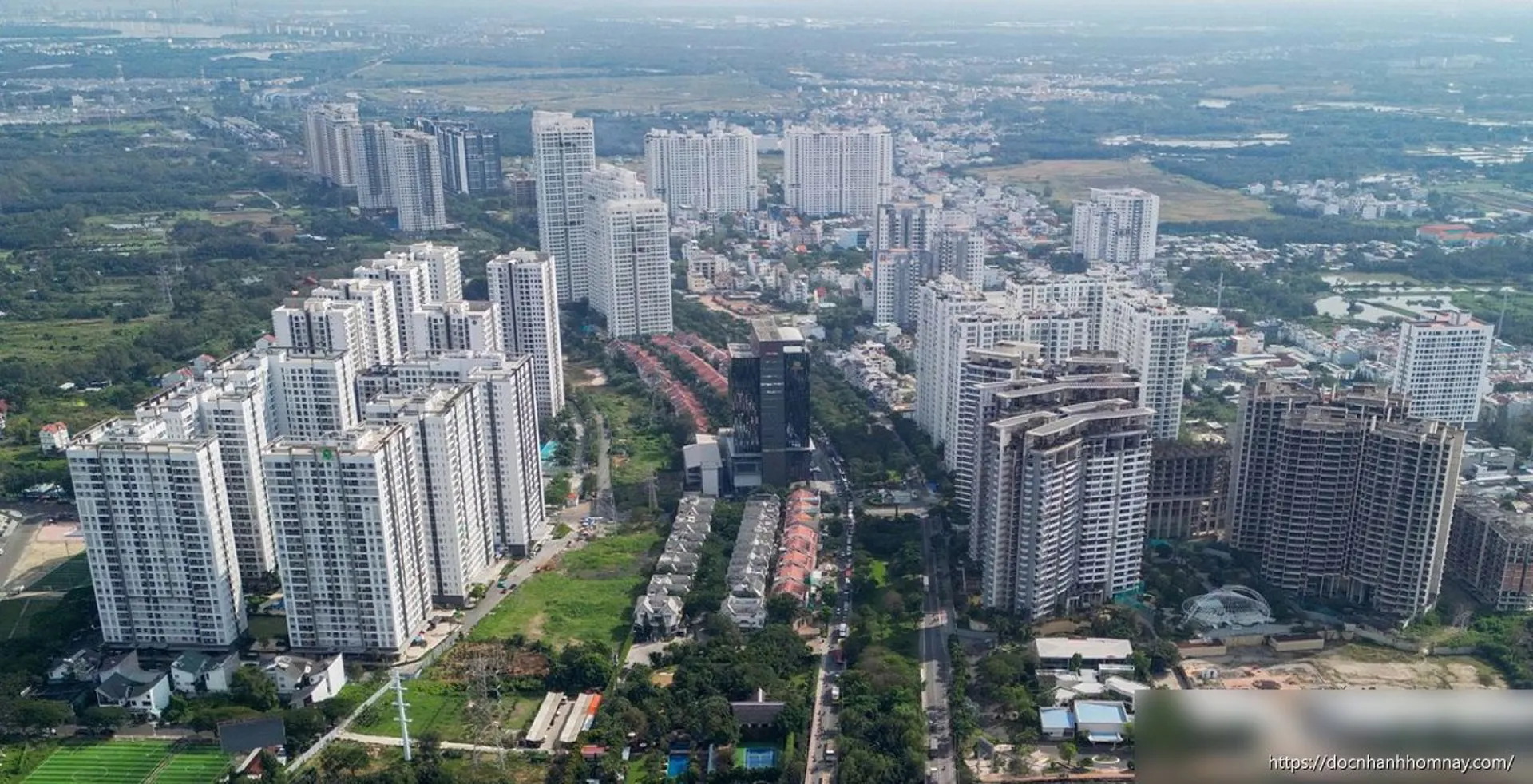 Giá căn hộ thứ cấp tại TP.HCM giảm mạnh, người mua vẫn chờ